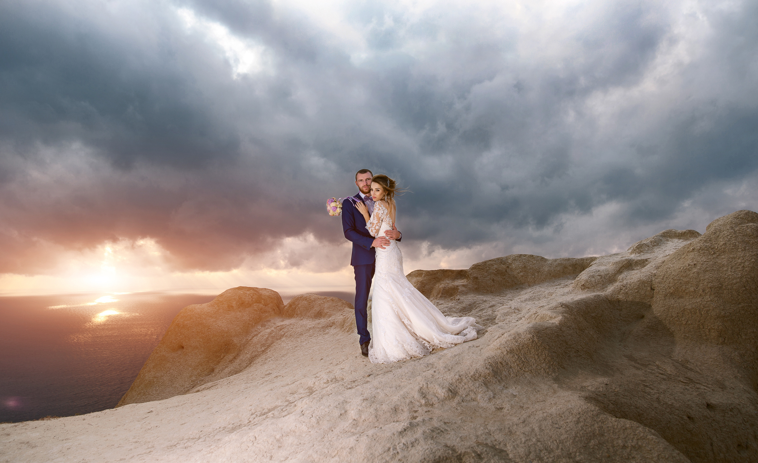 Renatphoto-Фотосессия свадьбы в Сукко на живописных полях. Профессиональная фотосъёмка интерьеров, предметная фотосессия еды для меню г. Анапа