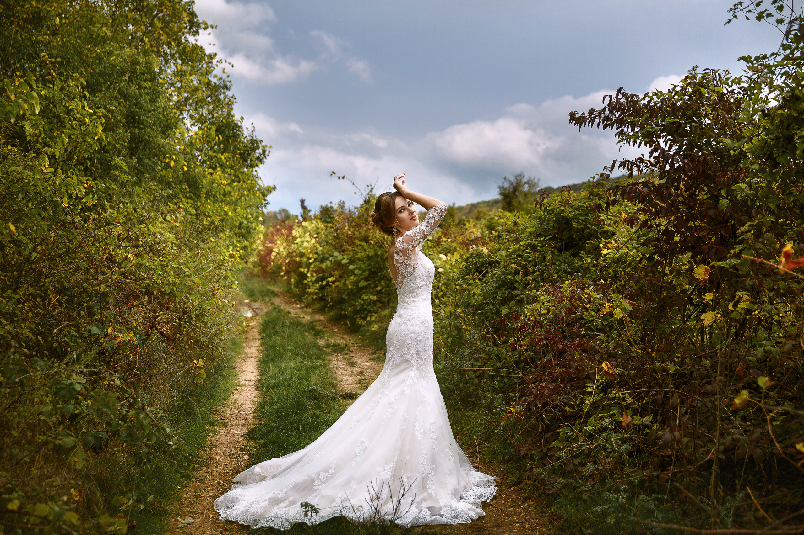 Renatphoto-Фотосессия свадьбы в Сукко на живописных полях. Профессиональная фотосъёмка интерьеров, предметная фотосессия еды для меню г. Анапа