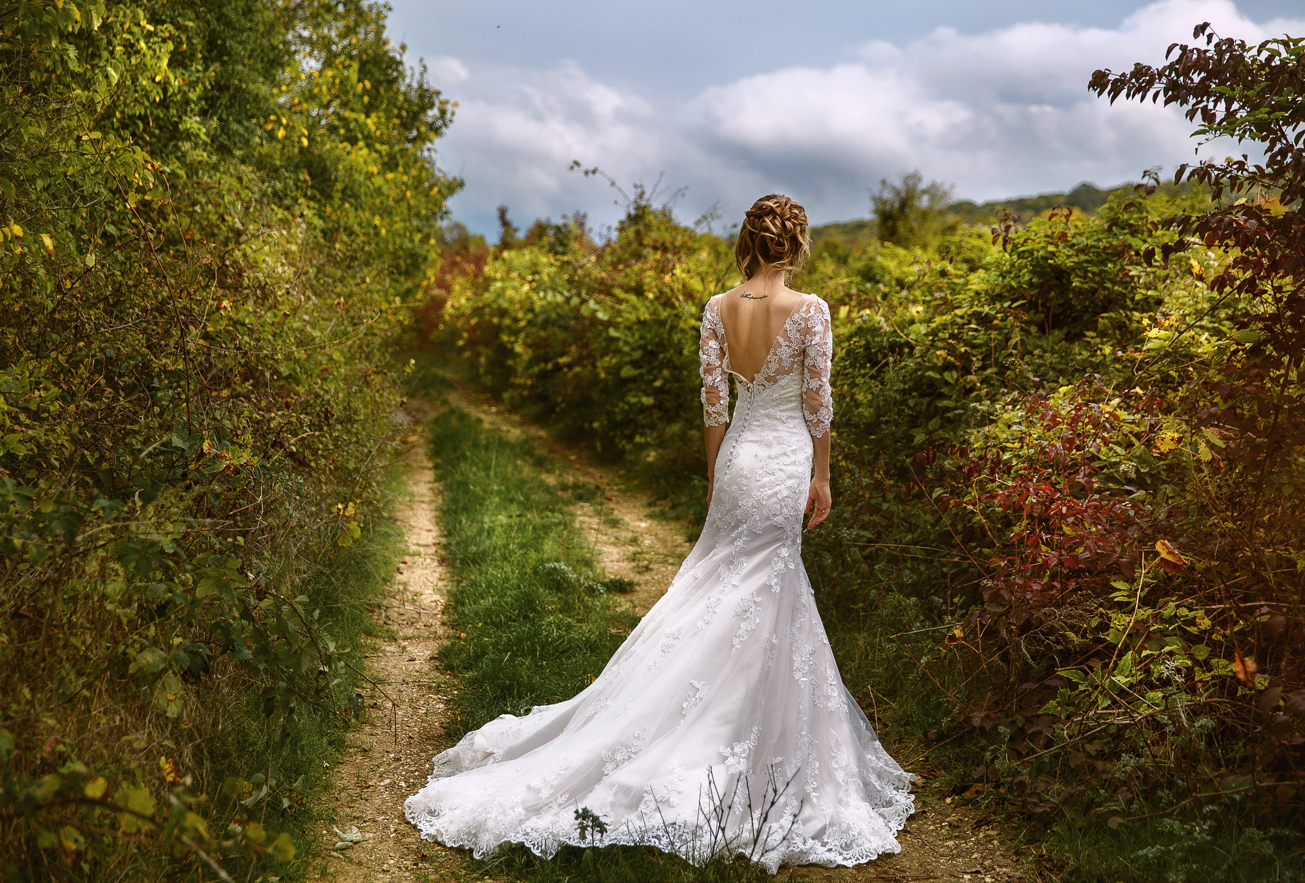 Renatphoto-Фотосессия свадьбы в Сукко на живописных полях. Профессиональная фотосъёмка интерьеров, предметная фотосессия еды для меню г. Анапа