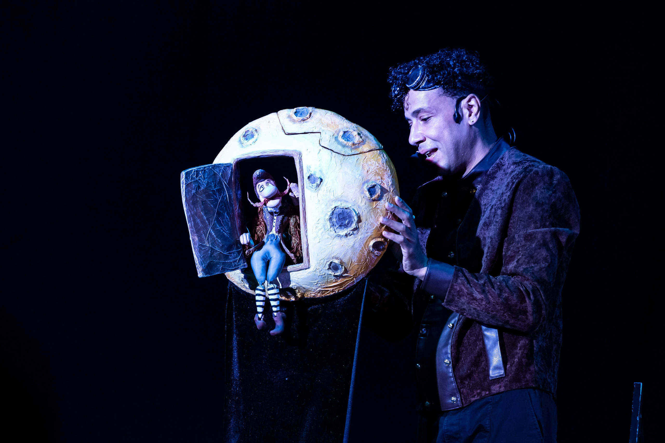 Человек с луны — спектакль кукольного театр Саквояж. Фотограф в Сочи Юрий Шептаев