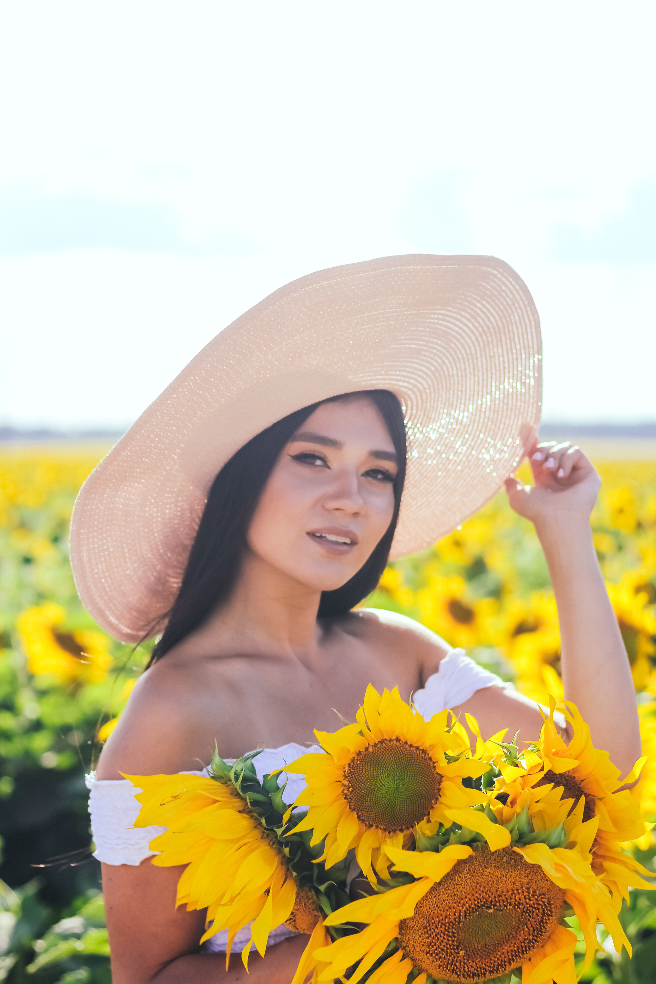 Гульназ в подсолнухах. Фотограф Сарбиназ Мустафина в Казани