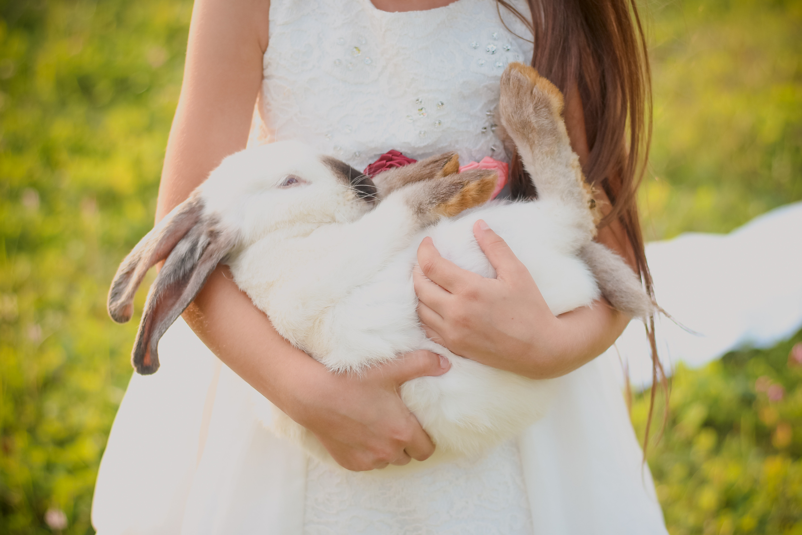Гульназ с кроликом. Фотограф Сарбиназ Мустафина в Казани