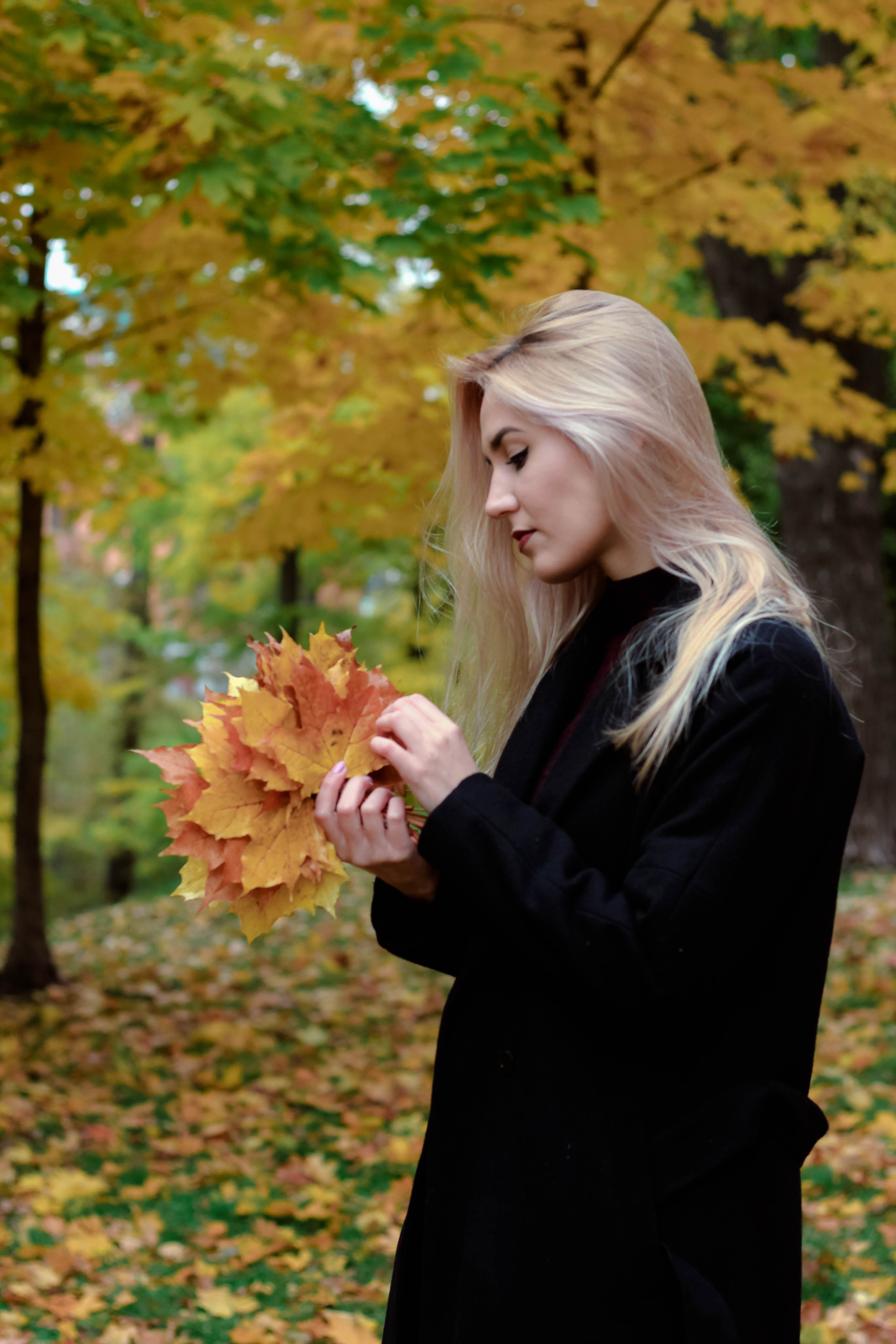 Зухра в осеннем парке. Фотограф Сарбиназ Мустафина в Казани