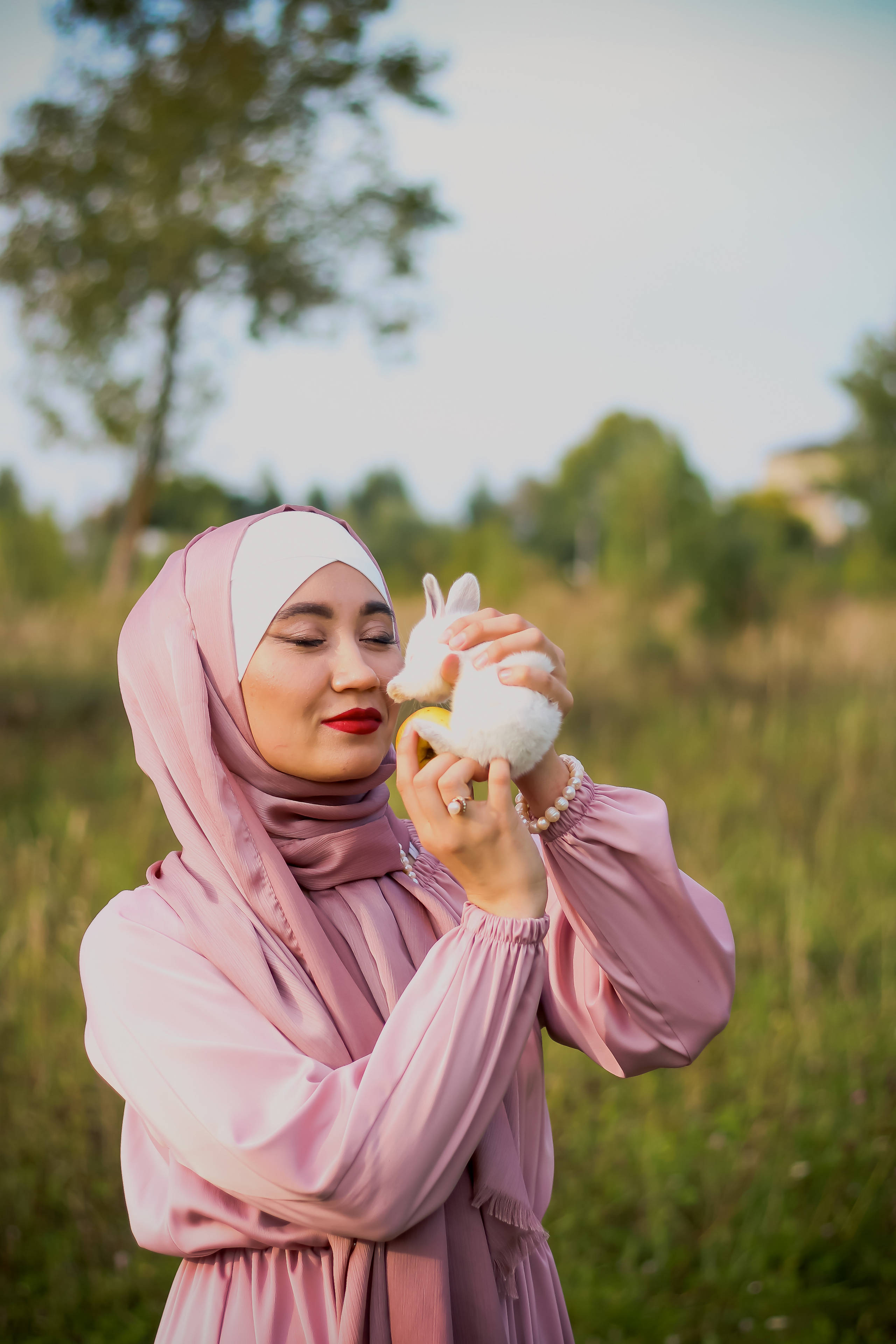 Гульназ с кроликом. Фотограф Сарбиназ Мустафина в Казани