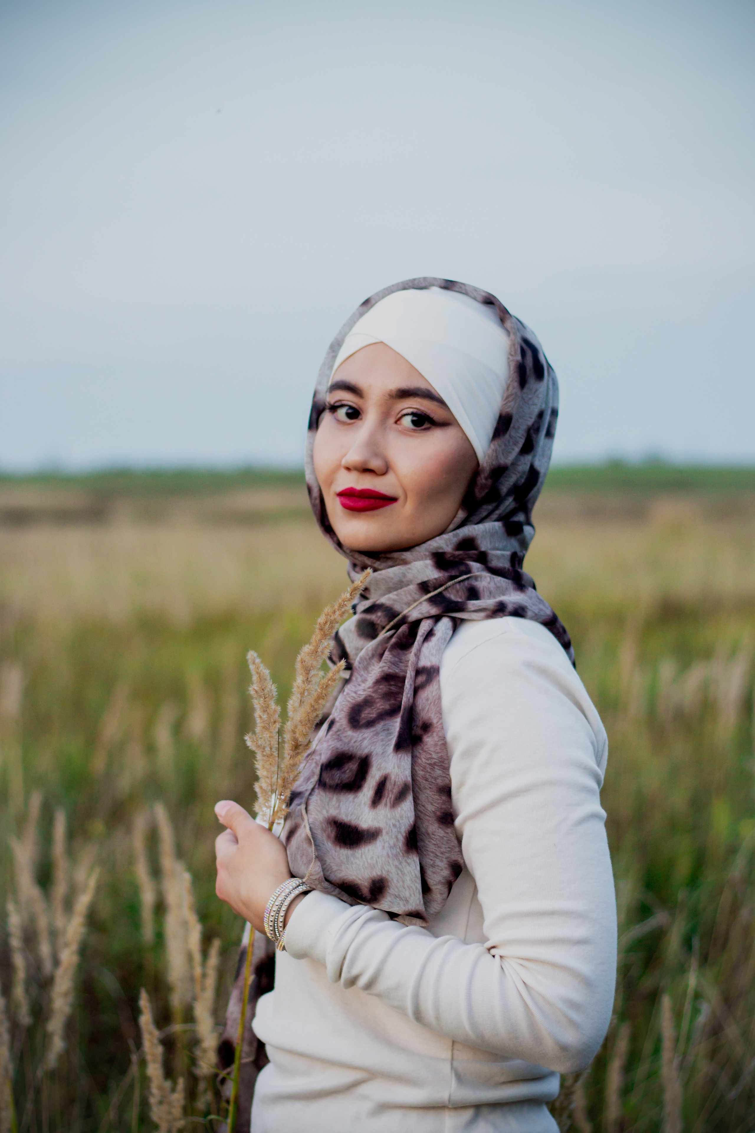 Гульназ с кроликом. Фотограф Сарбиназ Мустафина в Казани