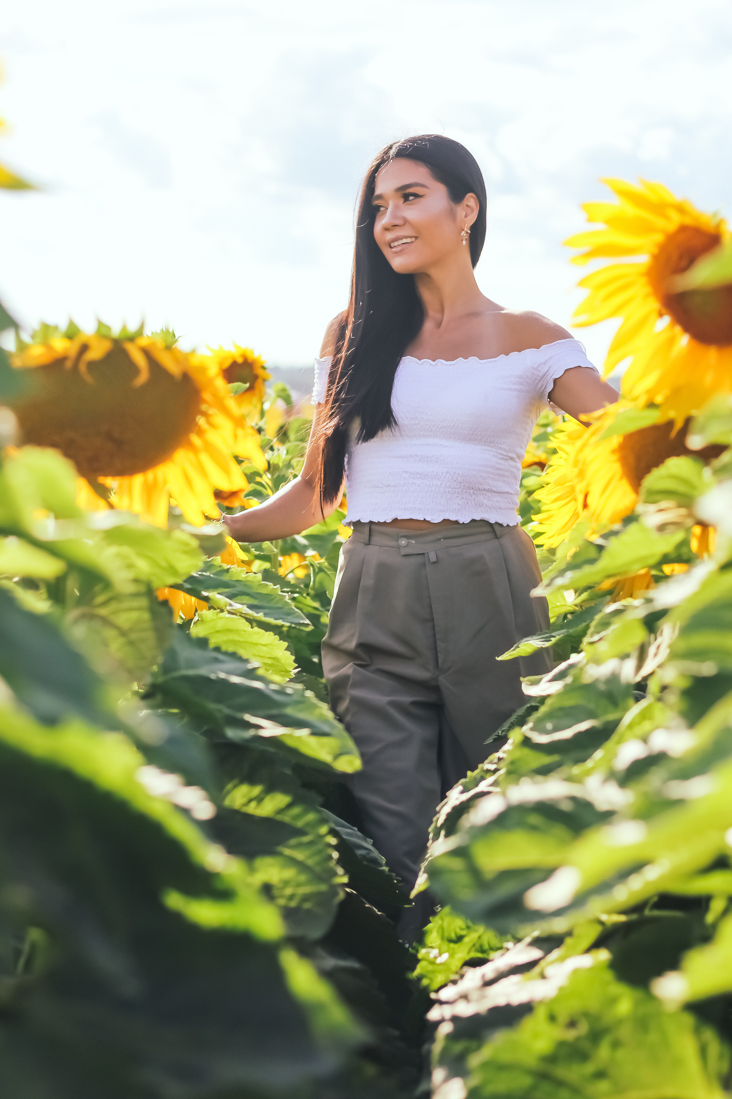 Гульназ в подсолнухах. Фотограф Сарбиназ Мустафина в Казани
