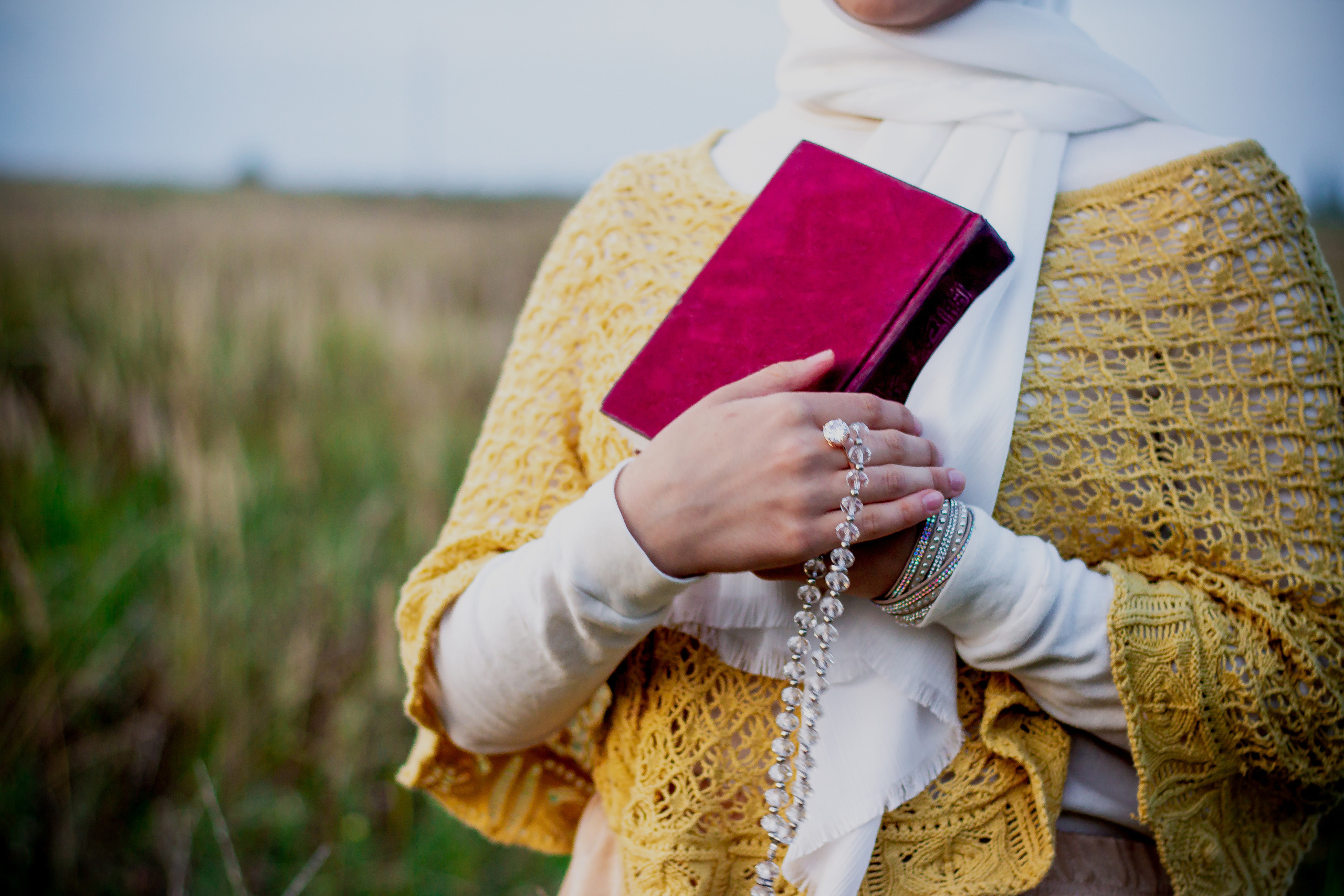 Гульназ с кроликом. Фотограф Сарбиназ Мустафина в Казани