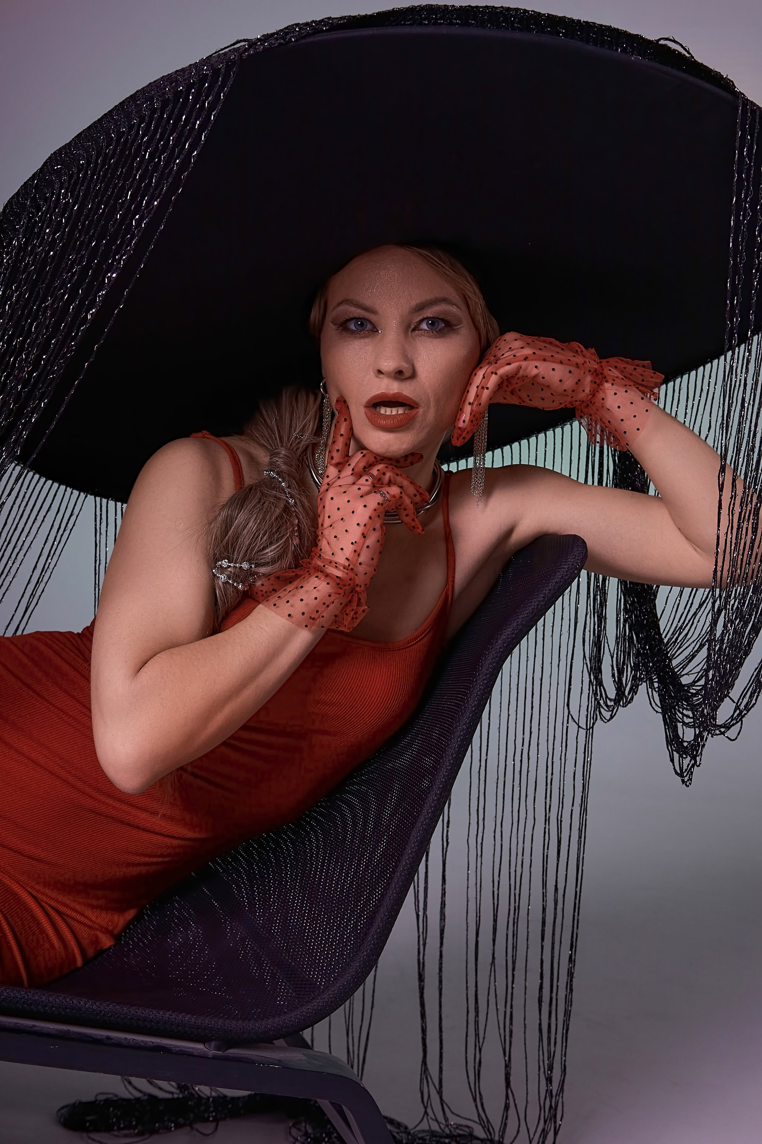 Портретная студийная фотосессия в шикарной шляпе. Семейный и свадебный фотограф в Краснодаре Михеева Светлана