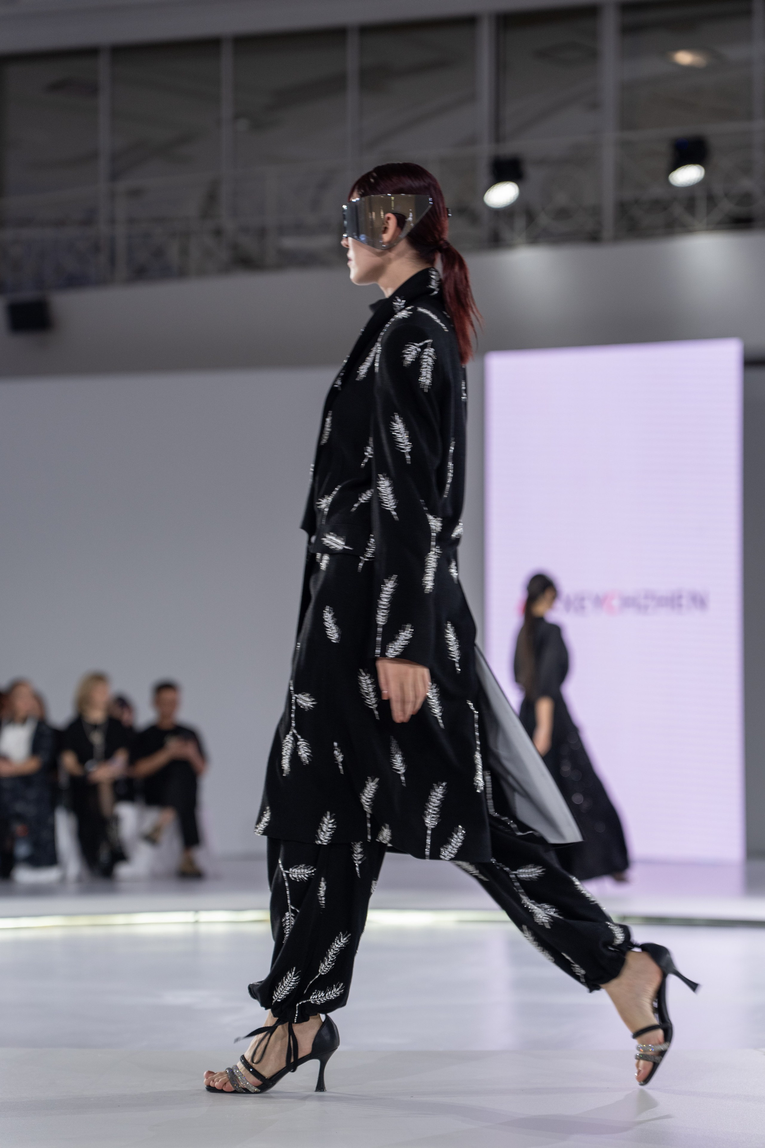 Дизайнер Alexey Czhen. Сайт Алматинского НЮ АРТ, будуар и фэшн фотографа Дениса Карпенко