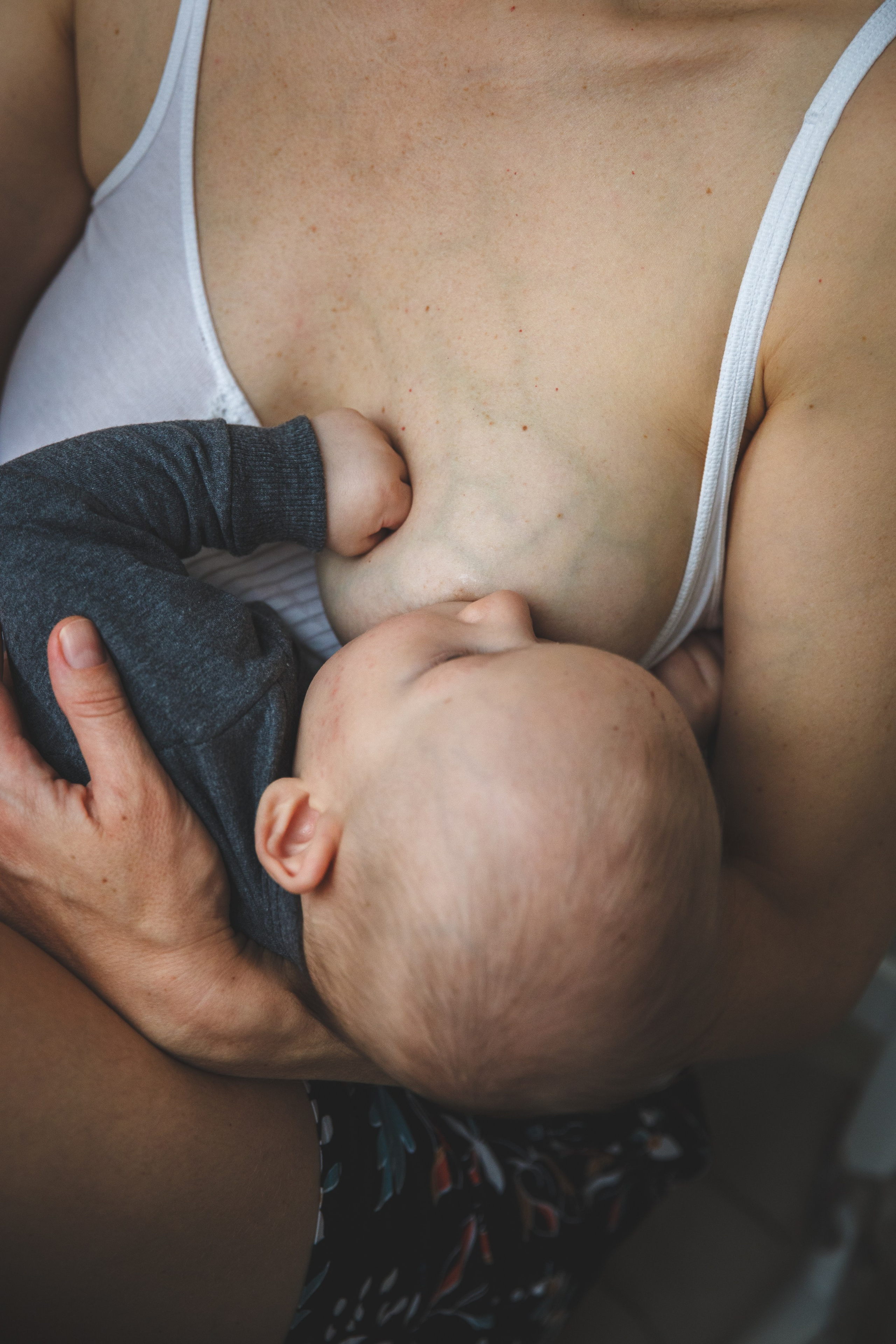 Домашняя фотосъемка грудного кормления. Семейный и школьный фотограф в Москве Анна Ткач