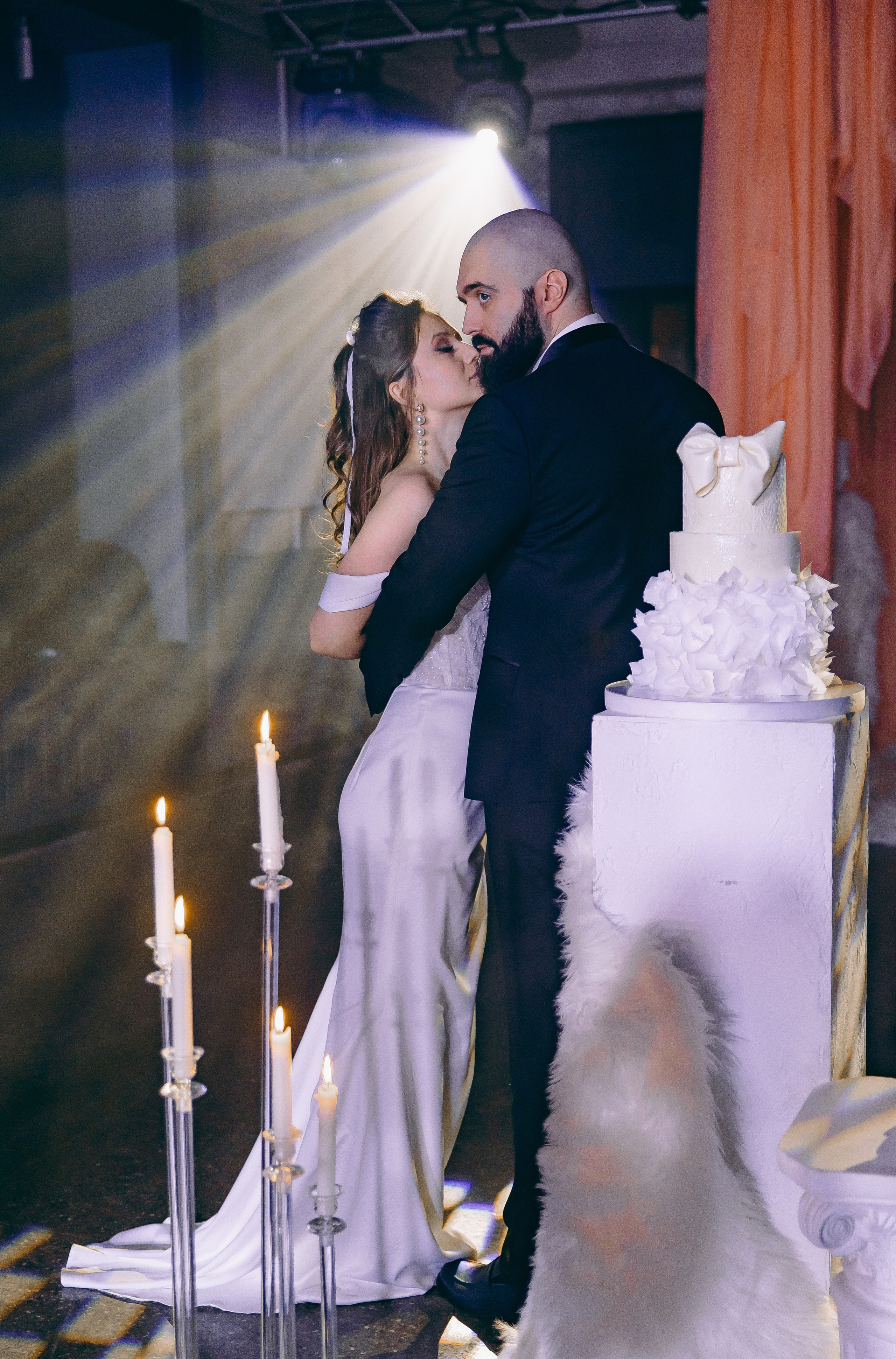 История торта Олеси и Владимира. Свадебный и семейный фотограф в Рязани Саша Крутых