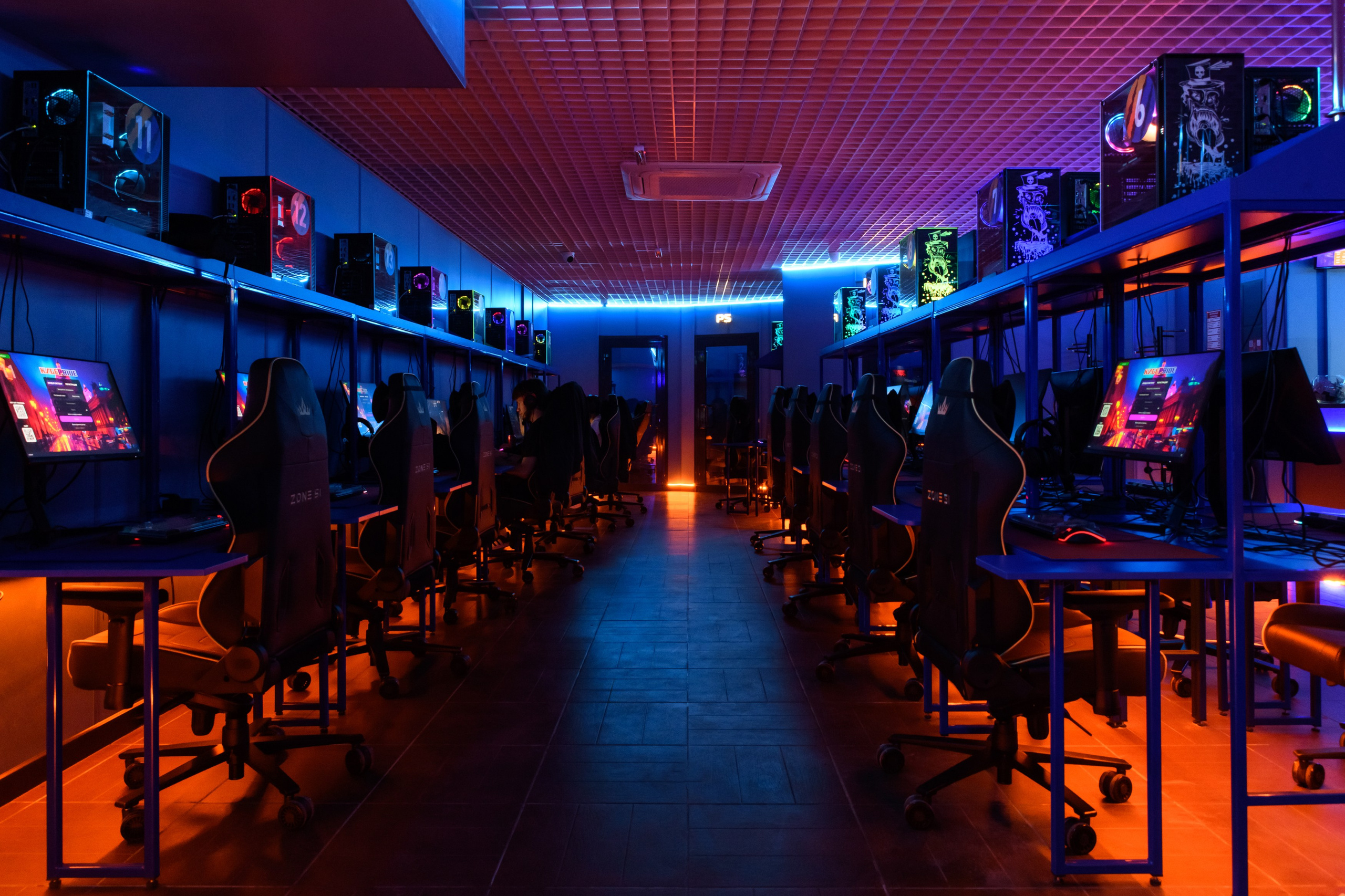 Интерьерная. Кибер Прайд. Женский фотограф в Санкт-Петербурге Степлевич Дарья