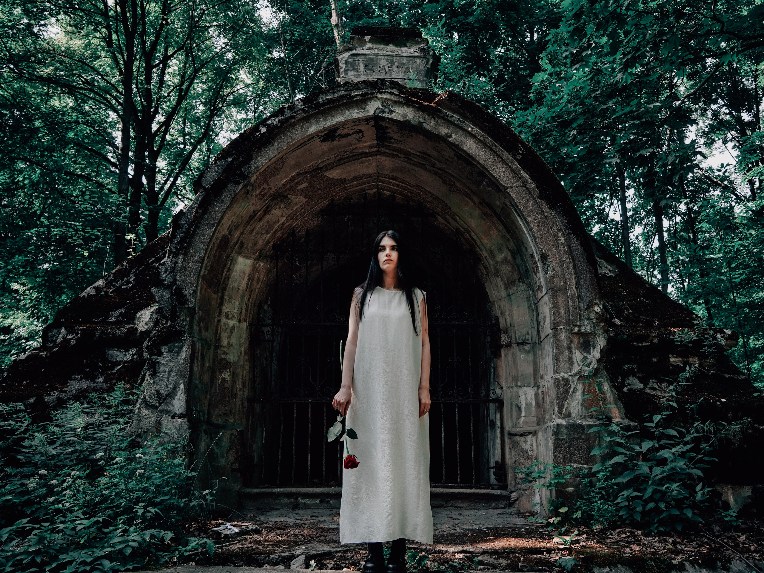 Творческая фотосессия на кладбище в Санкт-Петербурге для Лены. Светлана Гопанюк. Портретный фотограф. Санкт-Петербург. СПб