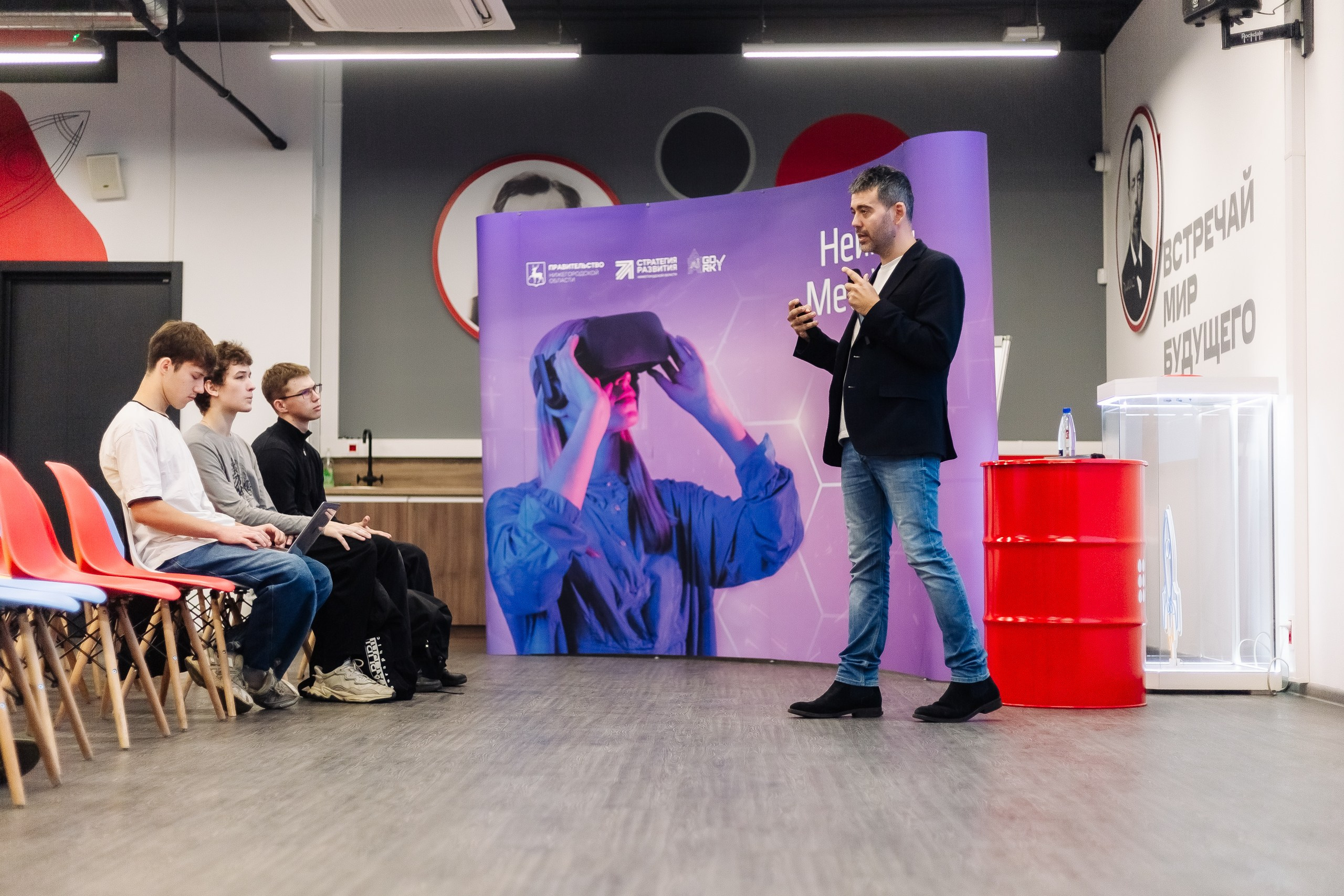 Неймарк. Лекторий. Репортажный и портретный фотограф в Нижнем Новгороде Максим Горшков