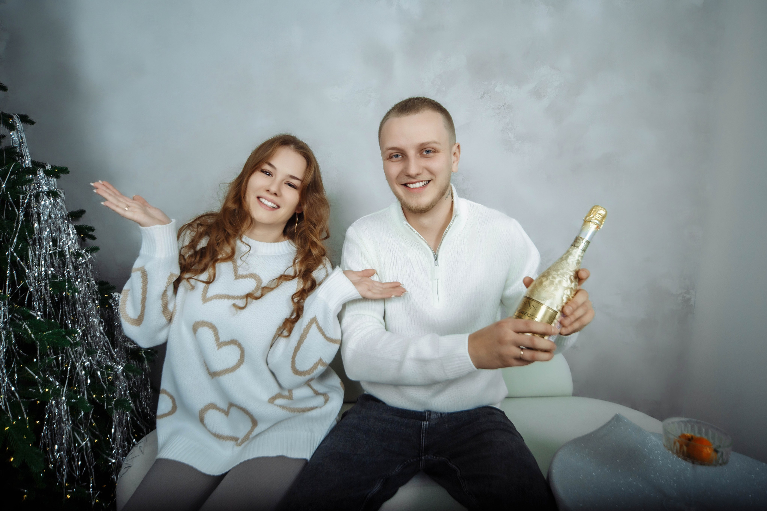 Семейная фотосессия в студии в зимнее время, фото от Павла Короткова