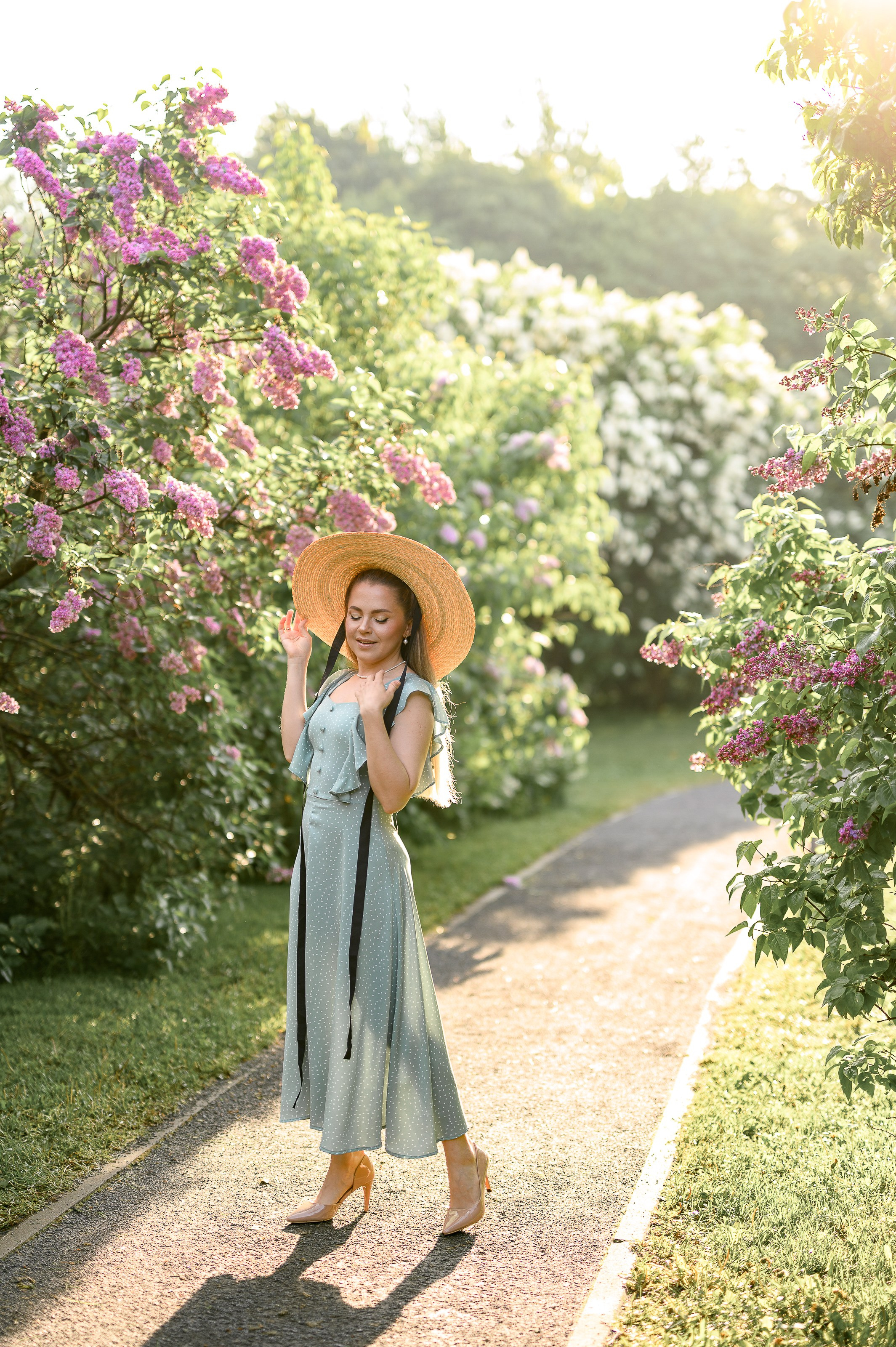 Анастасия. Фотосессия в цветении в Сиреневом саду в Москве. Semerlina.ru