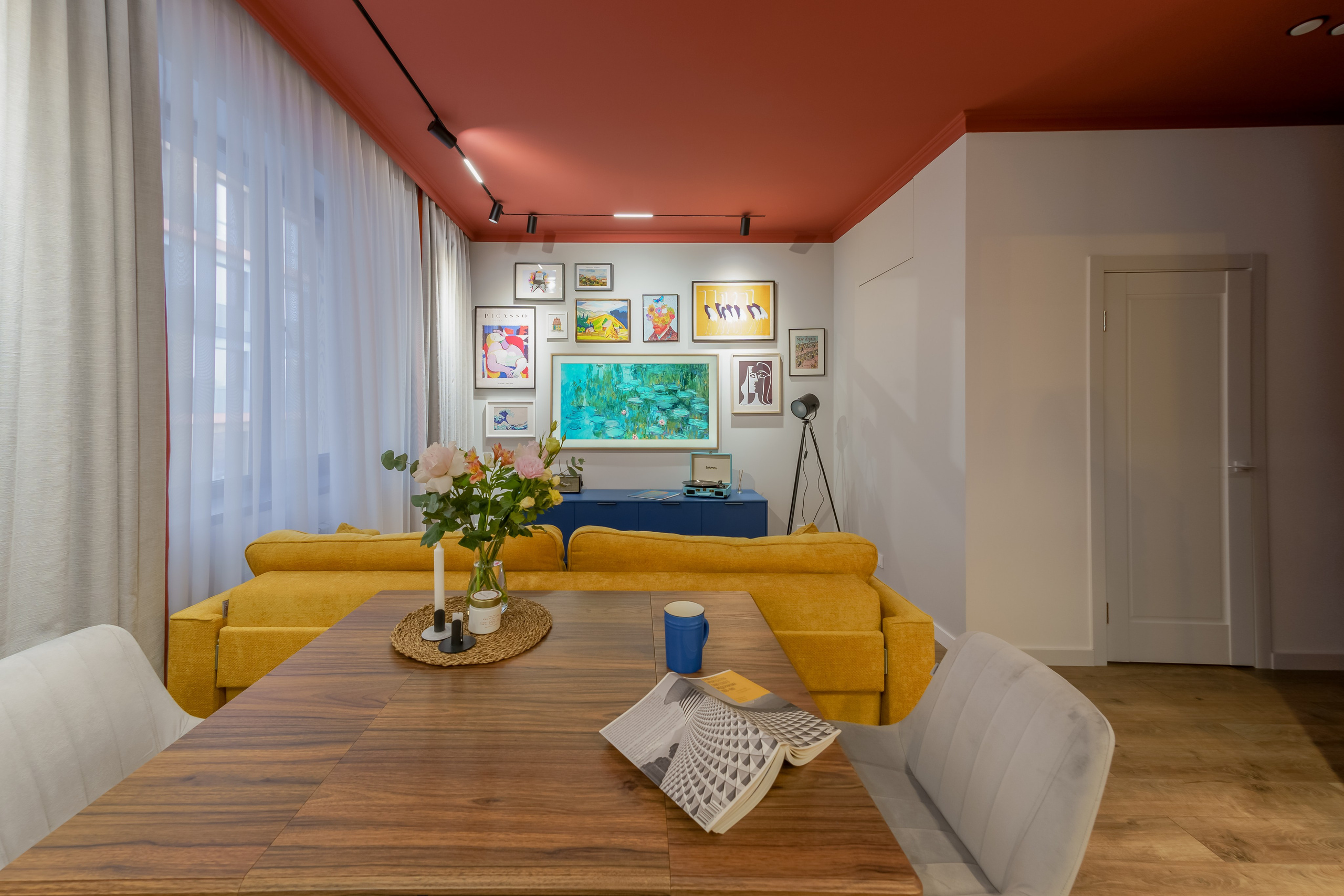 Алматы, Bureau2×2 — реализованный дизайн-проект квартиры, апрель 2023. Интерьерный фотограф Алматы