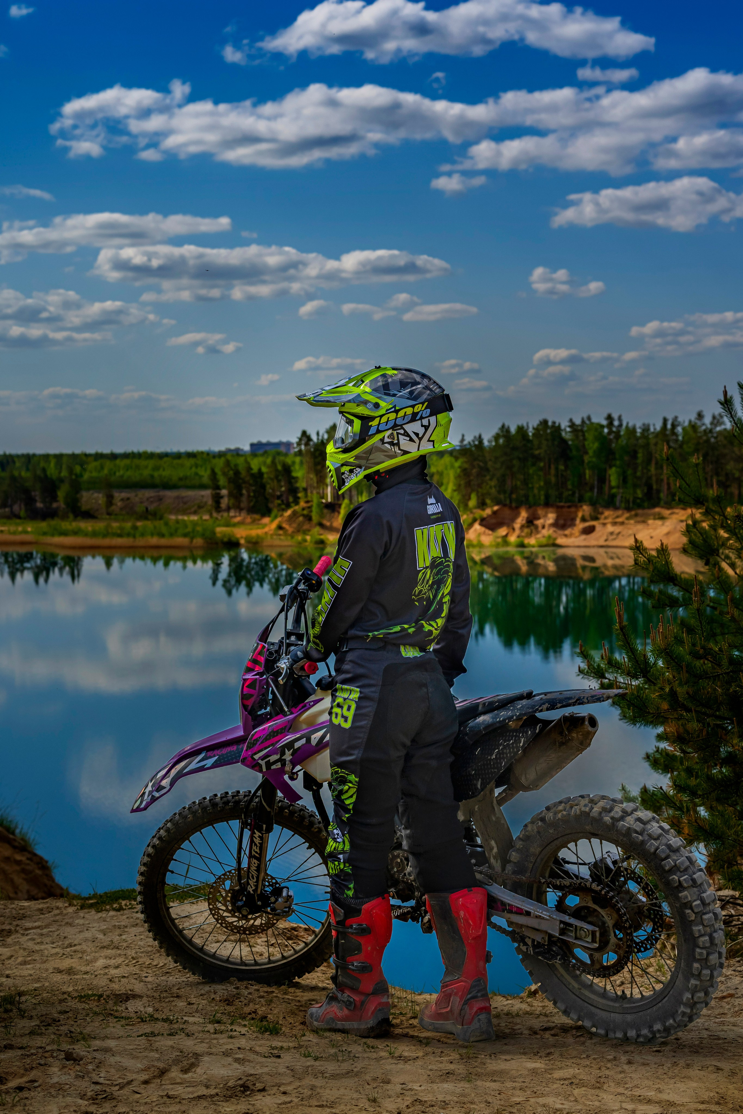 Катя Ли. Графический дизайнер Илья Левченко