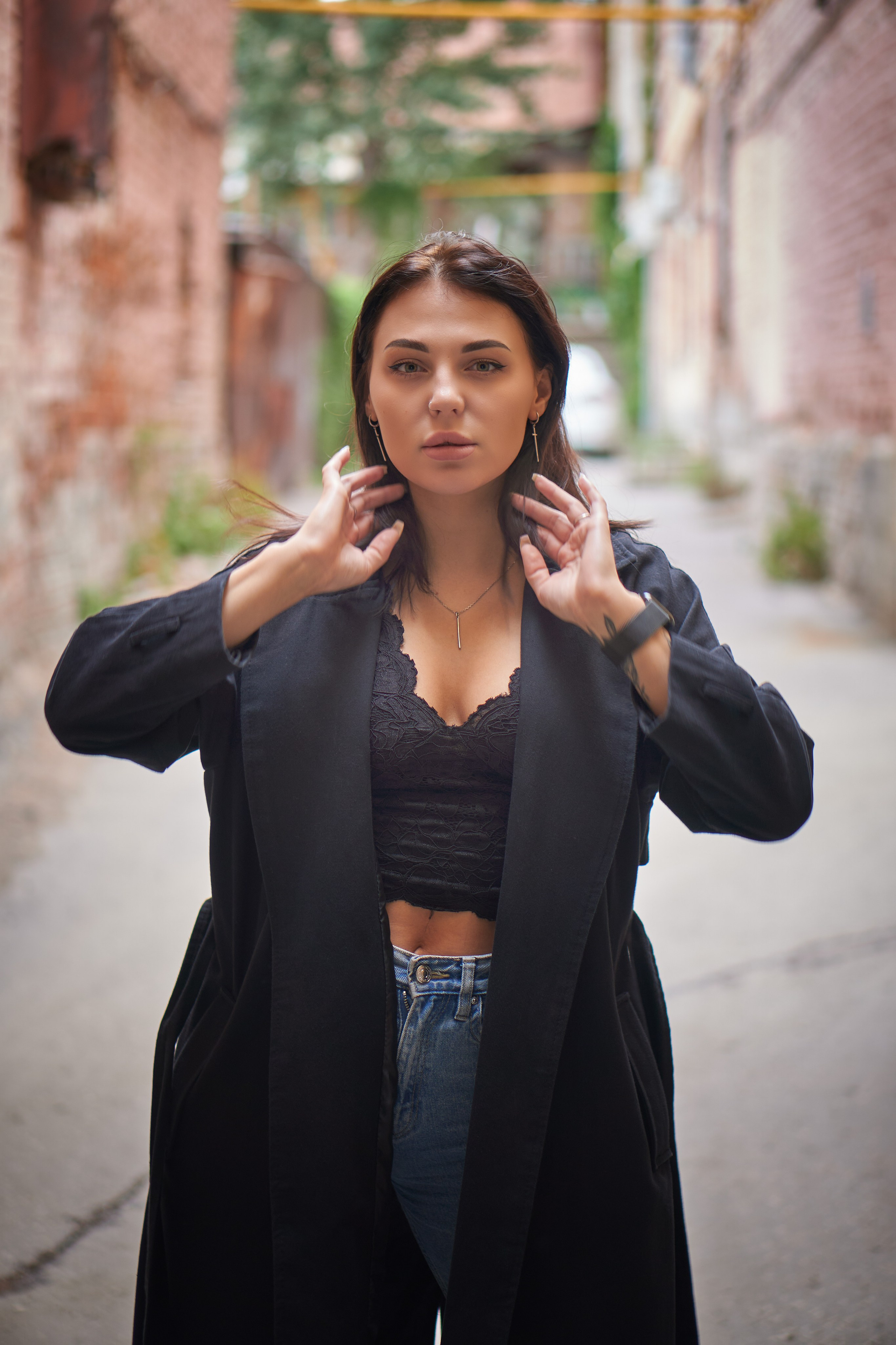 Девушка гуляет по Самаре