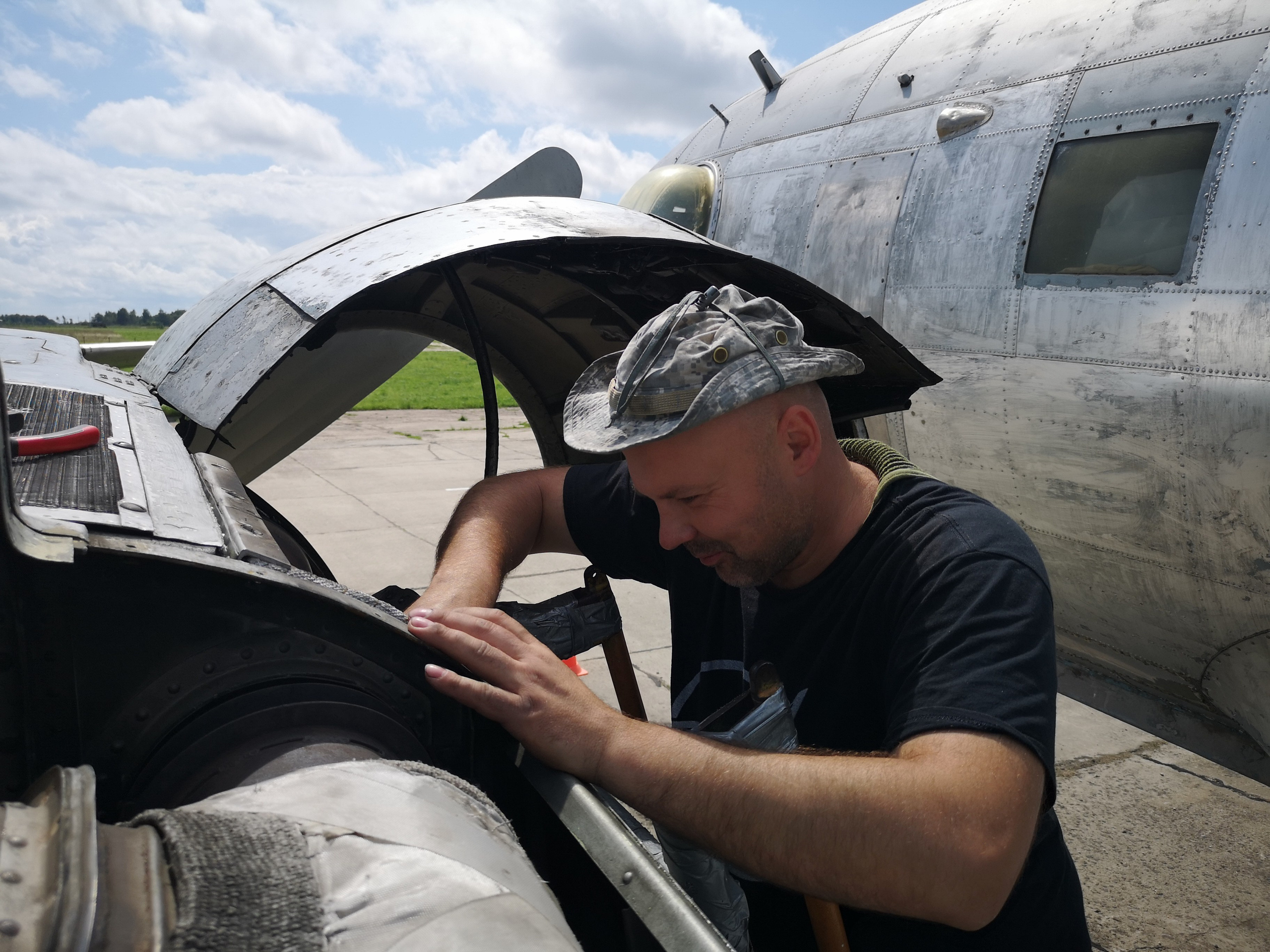 Ил-14Т «Голубая Мечта» (2019 г.). Фотоальбом показывающий увлекательный мир авиации и мир медведей Андрея Иванова