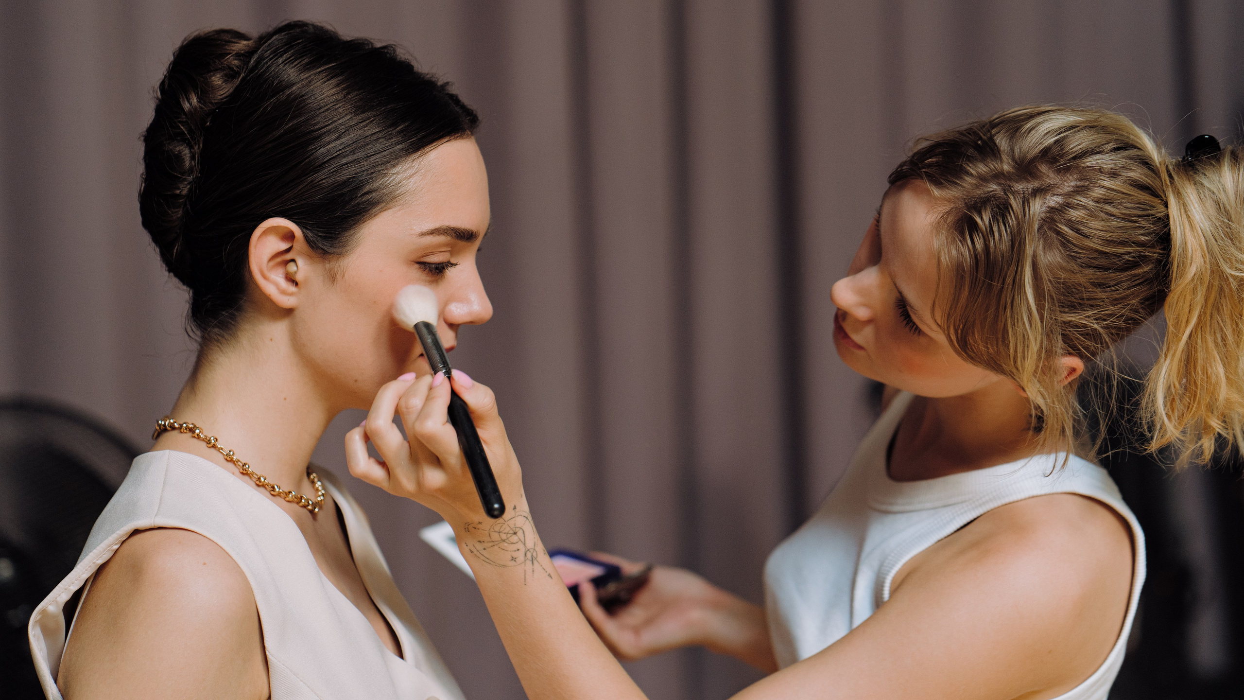 Женя Медведева / Уроки истории. Творческий и репортажный фотограф в Москве Клим Долгов