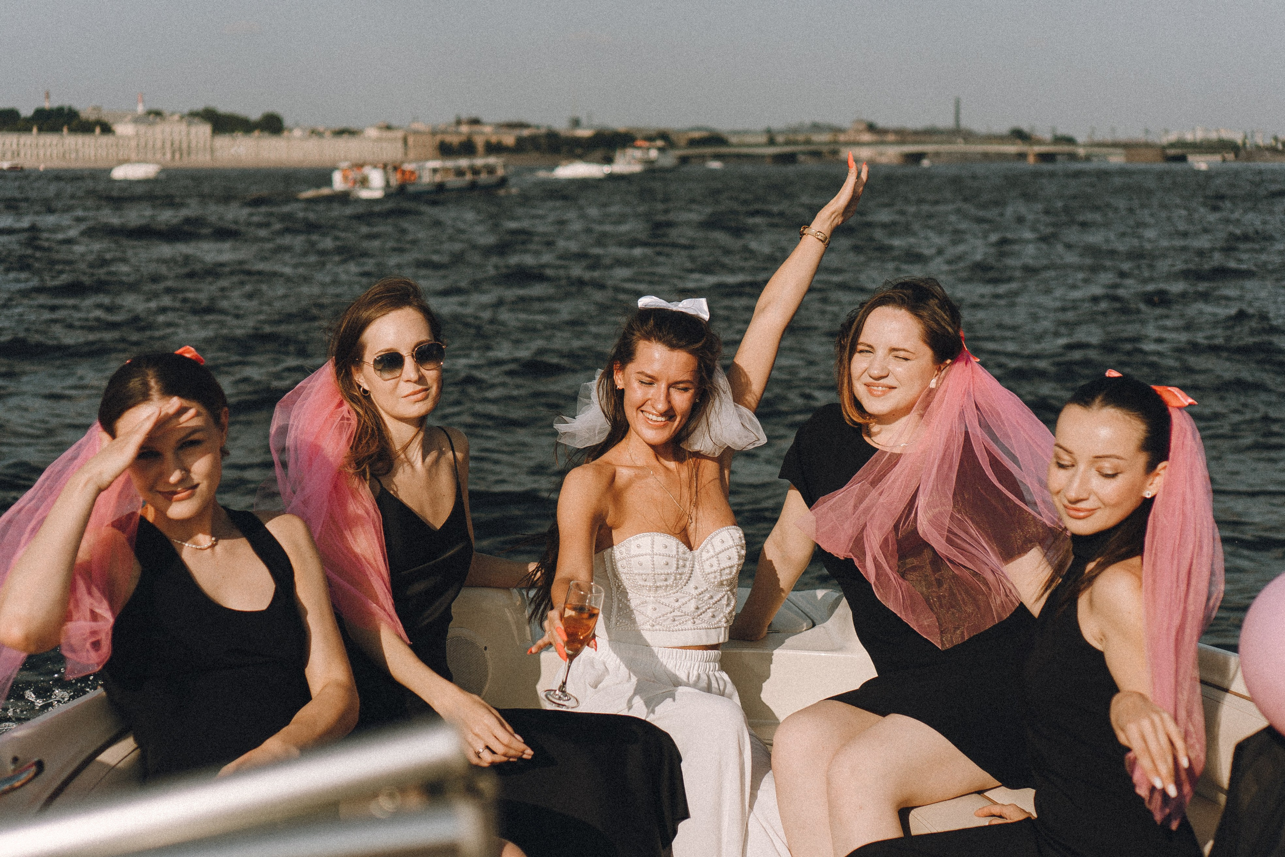 ДЕВИЧНИК НА КАТЕРЕ. Профессиональный фотограф, Санкт-Петербург — Виктория Богомолова