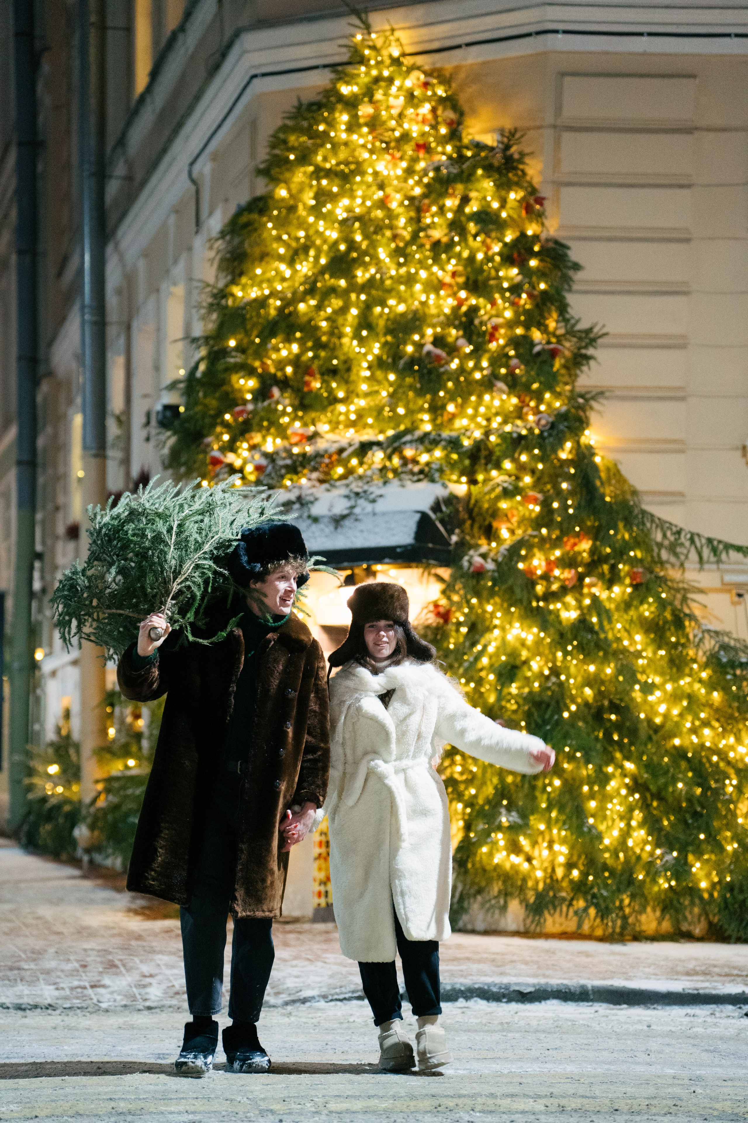 НОВОГОДНЯЯ ПРОГУЛКА ПАРЫ ПО ЧЕРНЫШЕВСКОЙ ПЕРЕД НОВЫМ ГОДОМ. Профессиональный фотограф, Санкт-Петербург — Виктория Богомолова