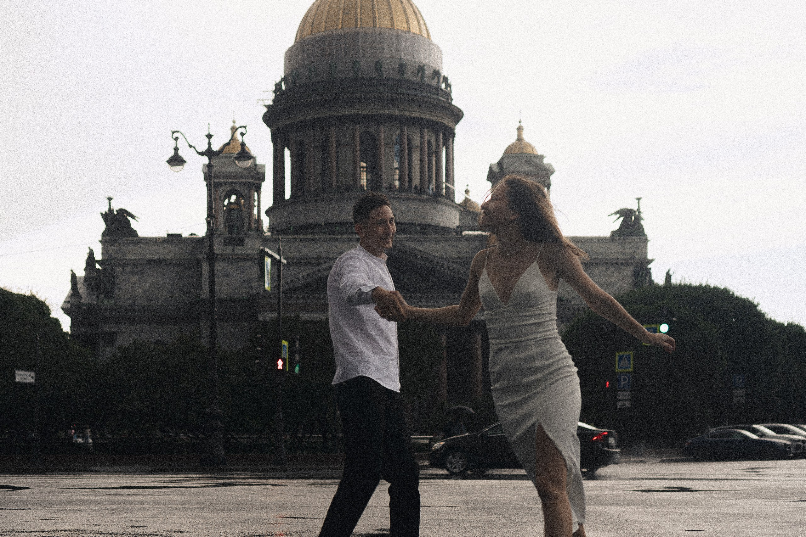 СВАДЕБНАЯ ФОТОСЕСИСИЯ В МЕТРО И ВОЗЛЕ ИСАКИЕВСКОГО СОБОРА В ДОЖДЬ. Профессиональный фотограф, Санкт-Петербург — Виктория Богомолова