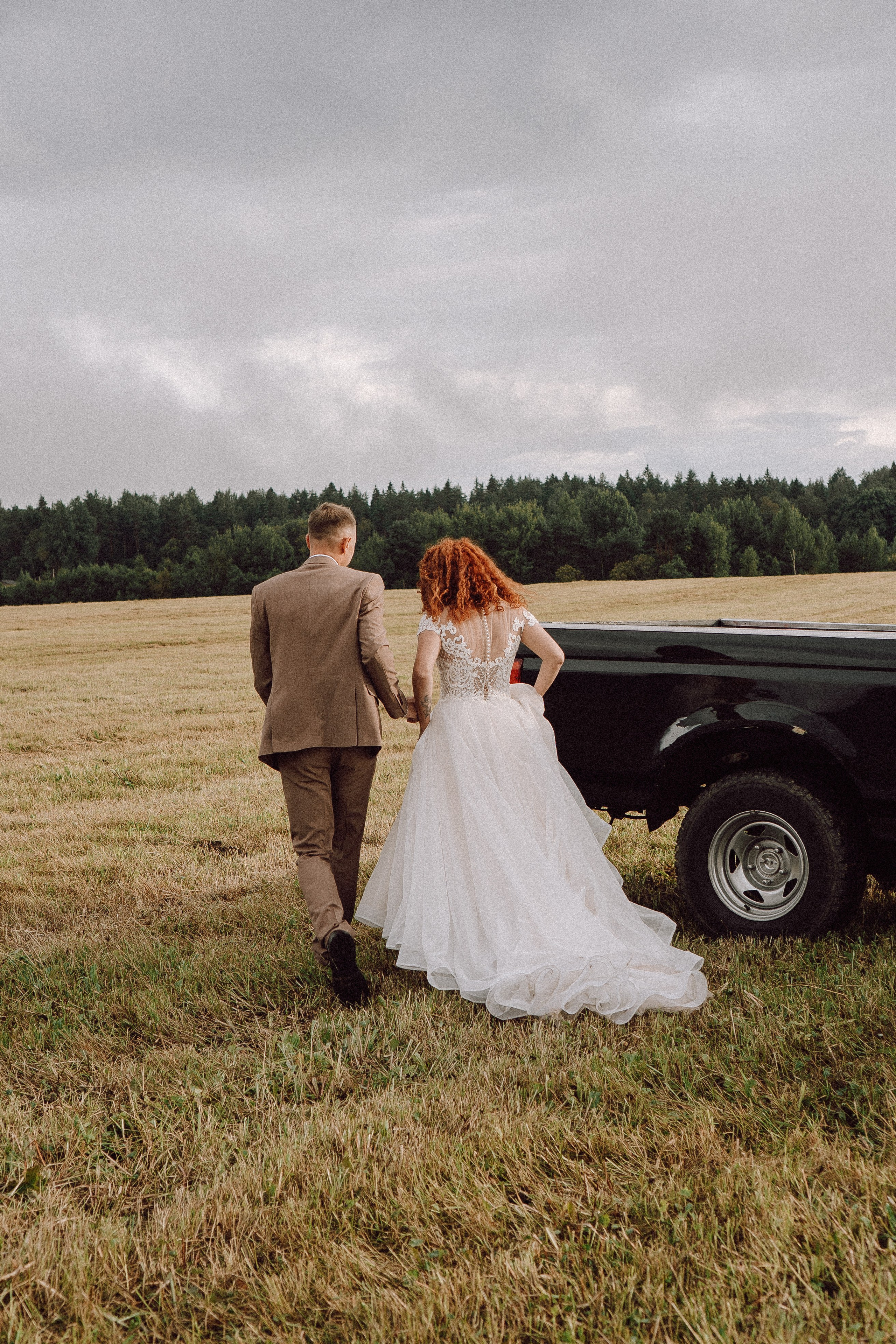 СВАДЕБНАЯ ФОТОСЕССИИЯ ПАРЫ В ГОРОДЕ ПРИОЗЕРСК В СОСНОВОМ ЛЕСУ И С ПИКАПОМ. Профессиональный фотограф, Санкт-Петербург — Виктория Богомолова