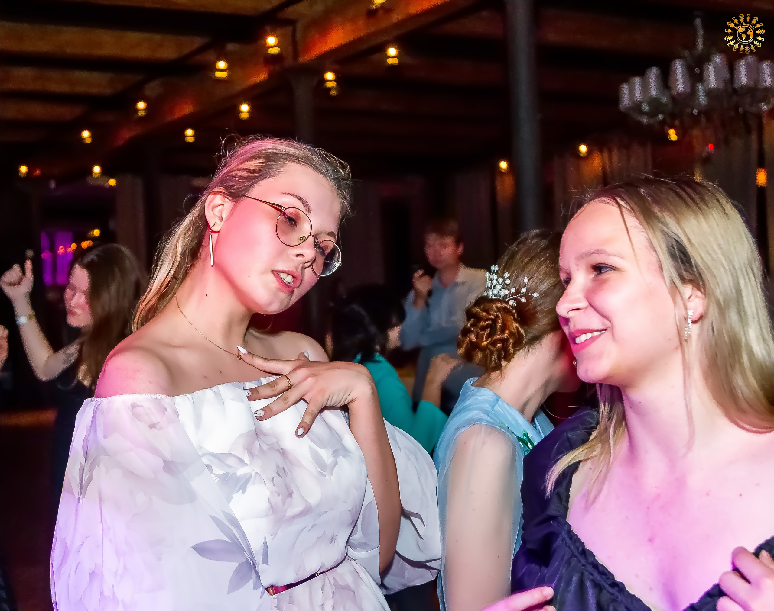 Выпускной 2023 (11-е классы) клуб «Джаггер», Москва. Репортажная съемка в Москве и области. Анималистика