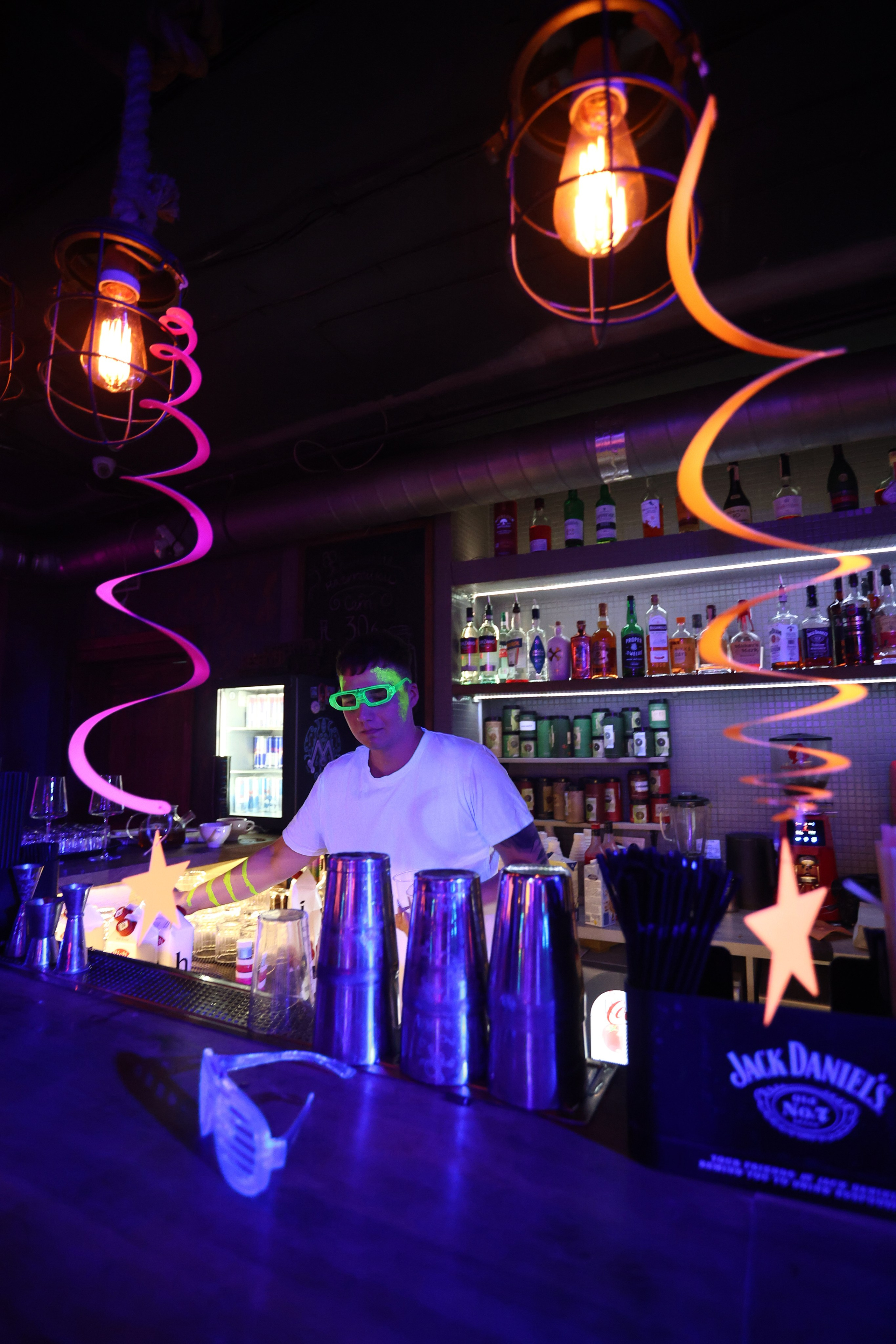 Neon Party 01.08.25. Мята Спортивная — Кальянная, караоке, бар в Минске