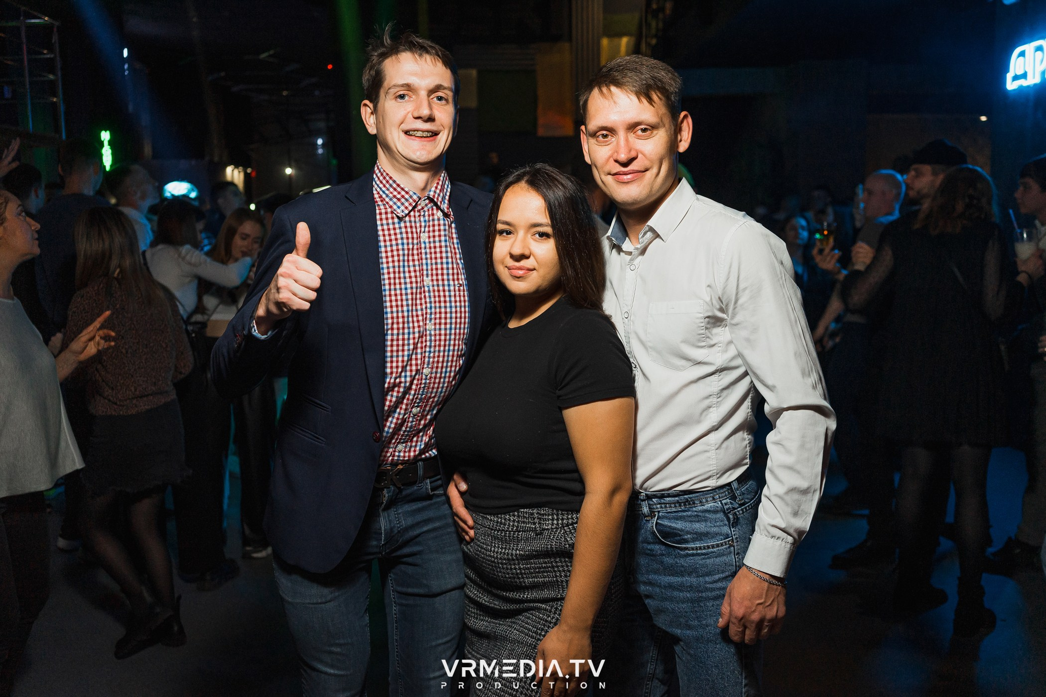 Бумажный дом в баре «Друзья»