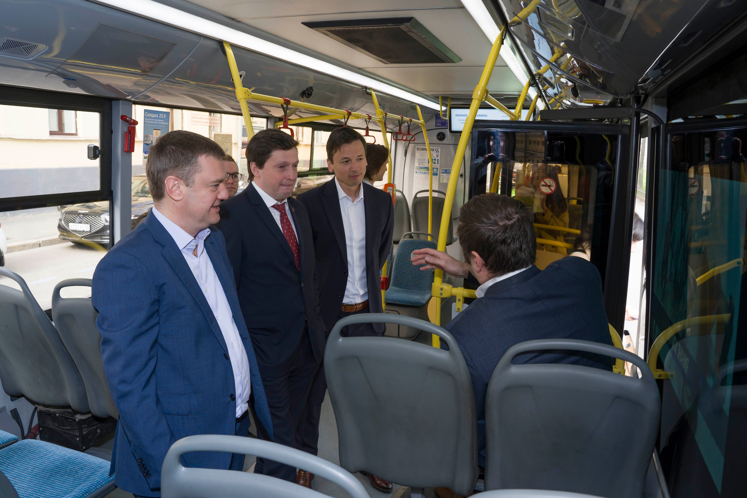 фотограф съемка на производстве отечественных медиа экранов