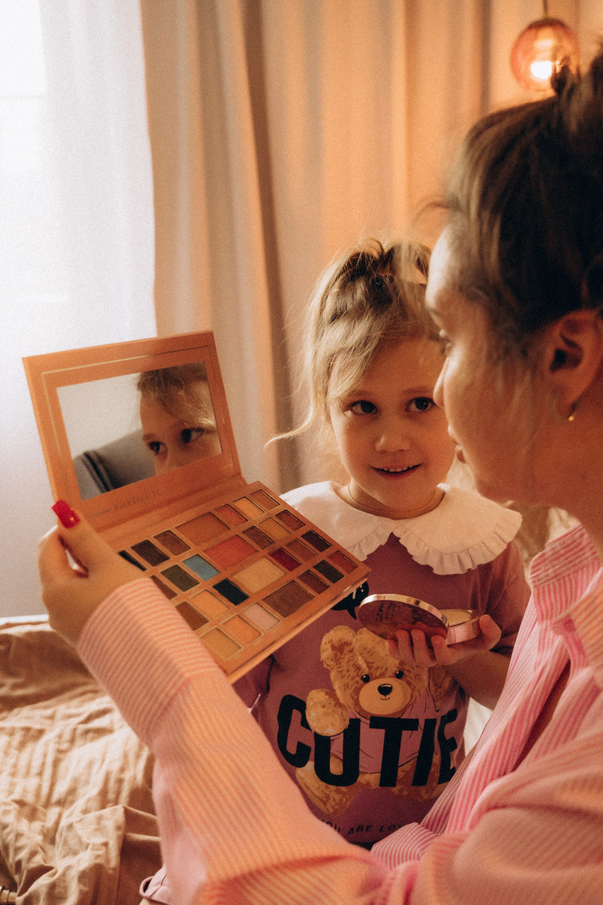 Маша с дочкой Машей (домашняя съемка). Аплас Анастасия