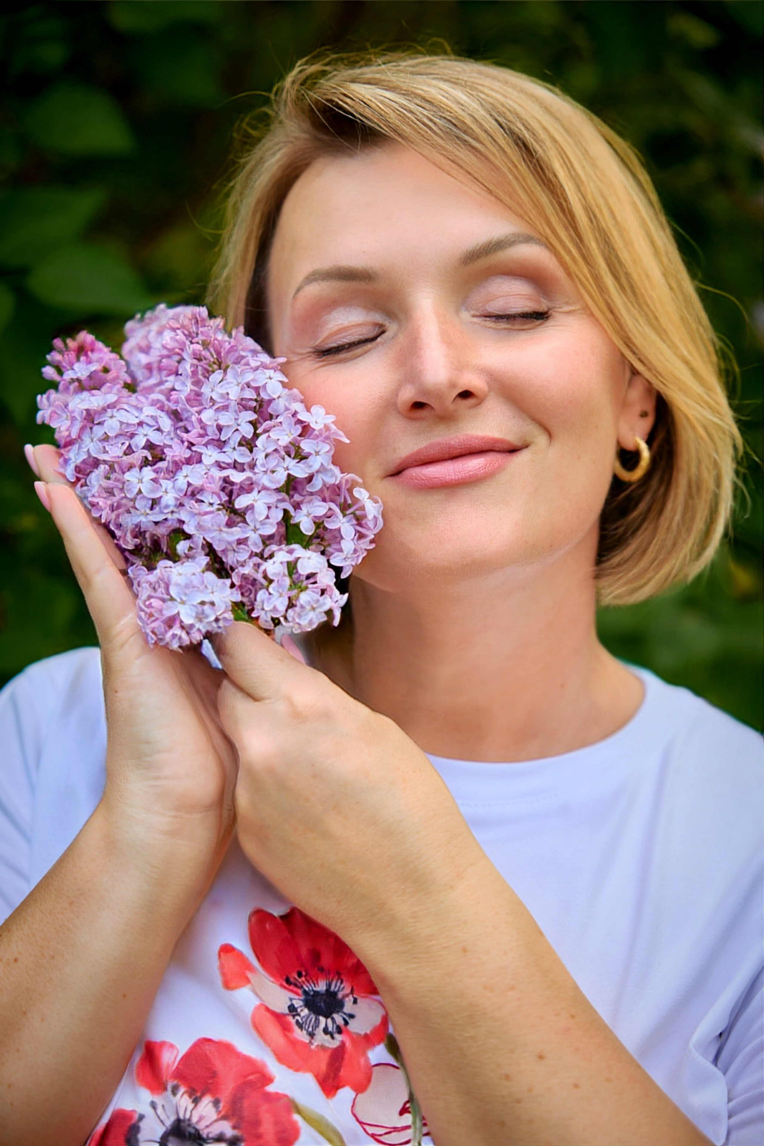 Съемка в цветущем саду. Ольга. Фотограф Люся Воробьева