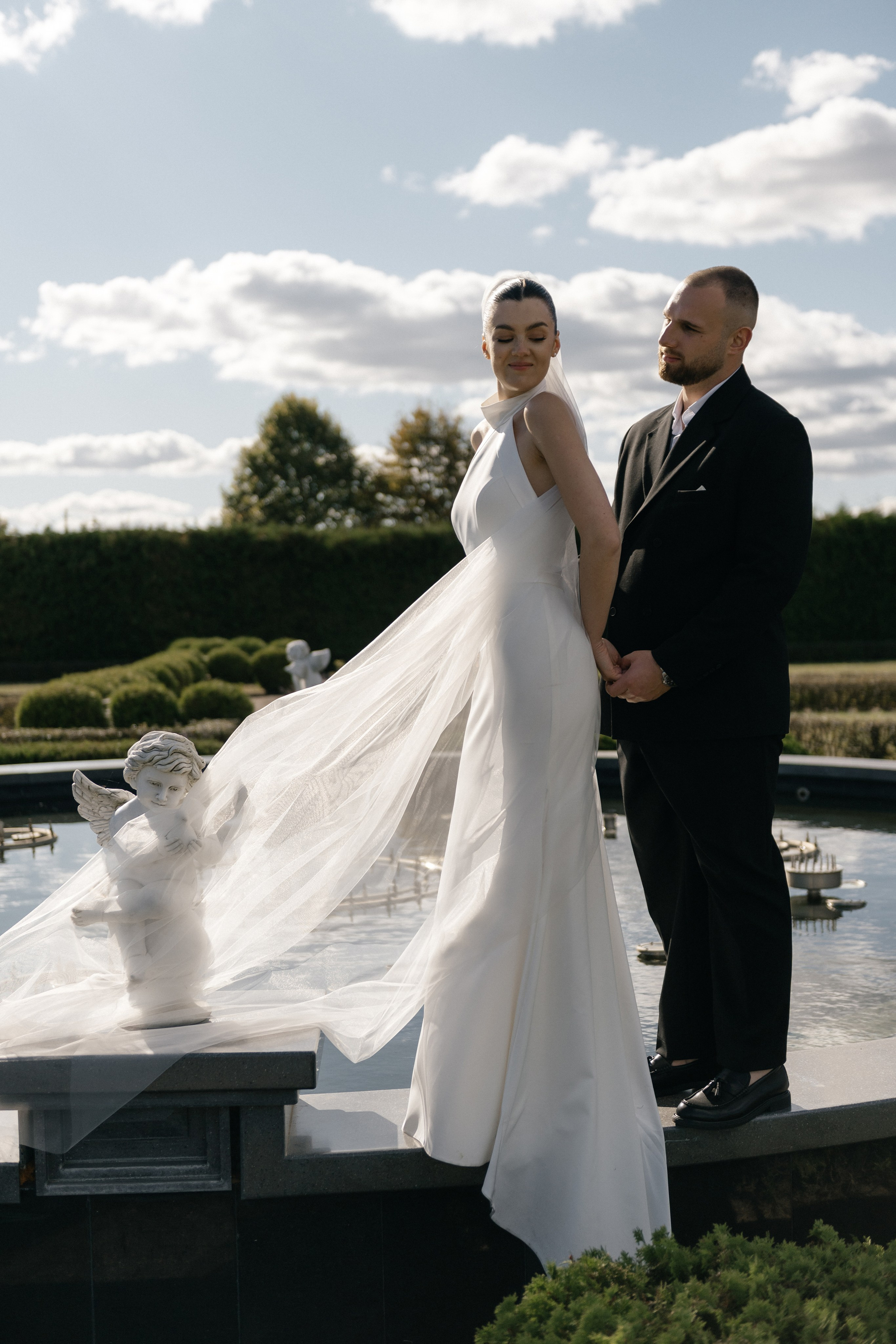 Wedding day in VERSAL PARK. Wedding PHOTOGRAPHER Andrew Vnukov