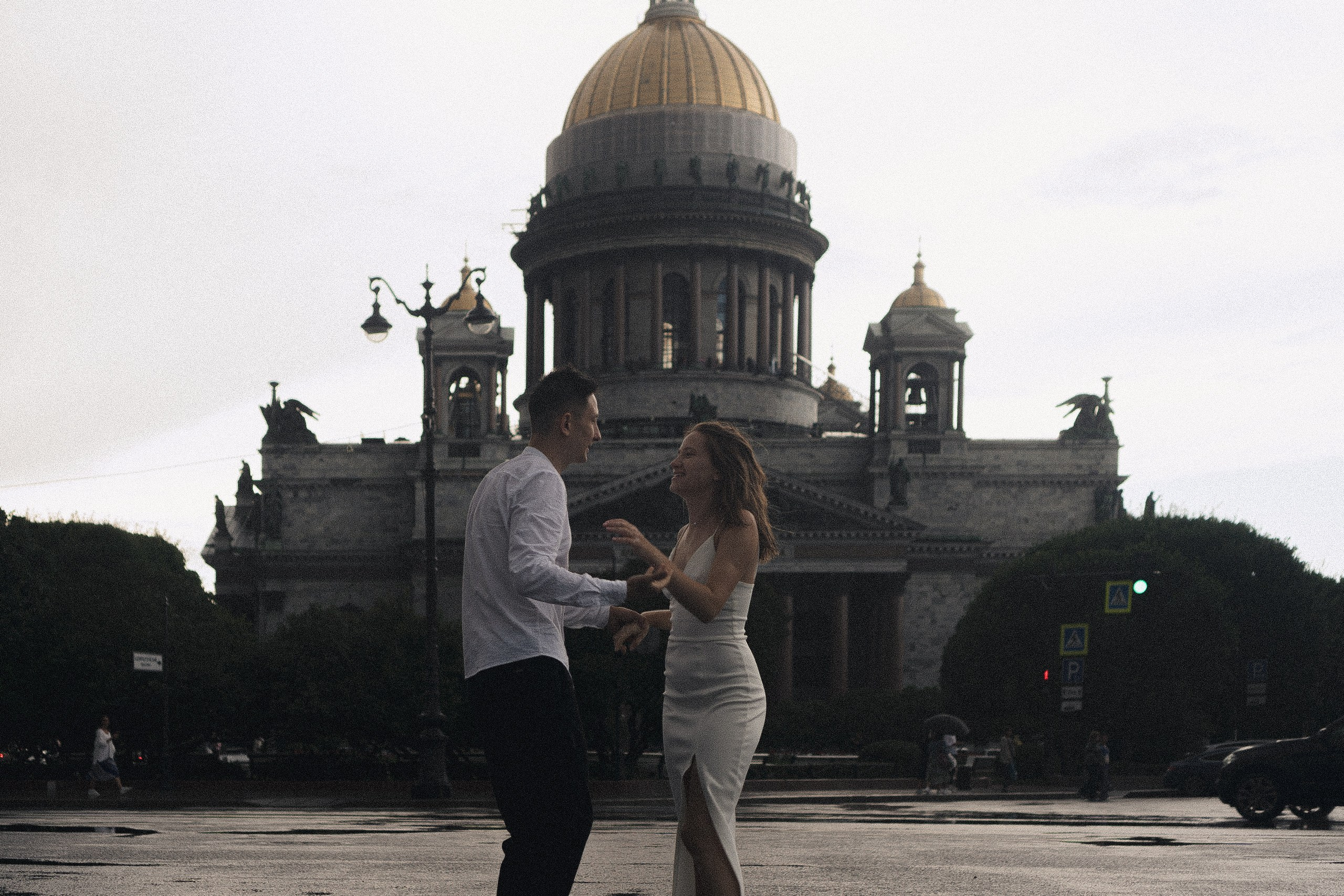 СВАДЕБНАЯ ФОТОСЕСИСИЯ В МЕТРО И ВОЗЛЕ ИСАКИЕВСКОГО СОБОРА В ДОЖДЬ. Профессиональный фотограф, Санкт-Петербург — Виктория Богомолова