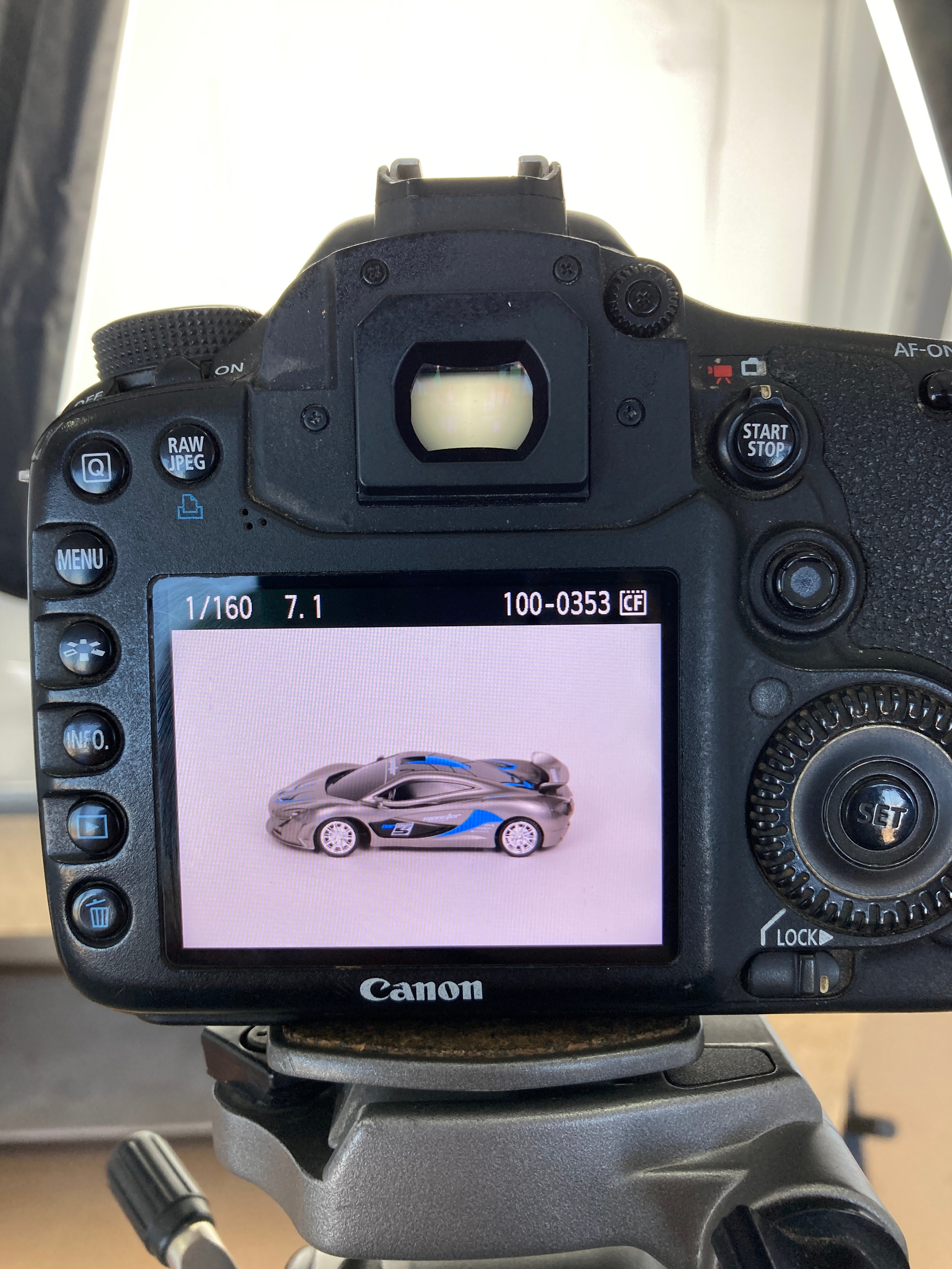 Backstage. Предметный фотограф в Симферополе Антон Катунин