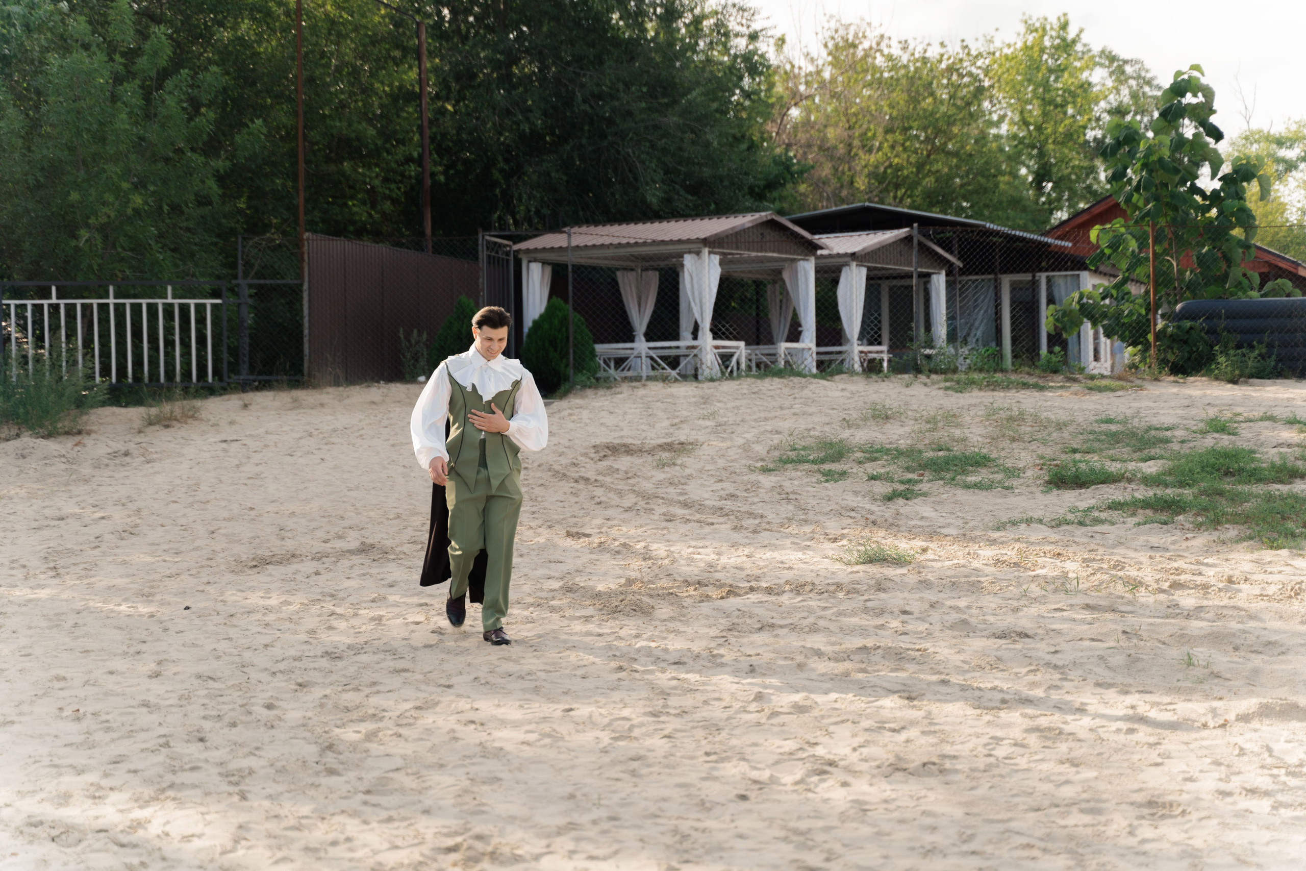 фотосессия выхода жениха на выездной регистрации