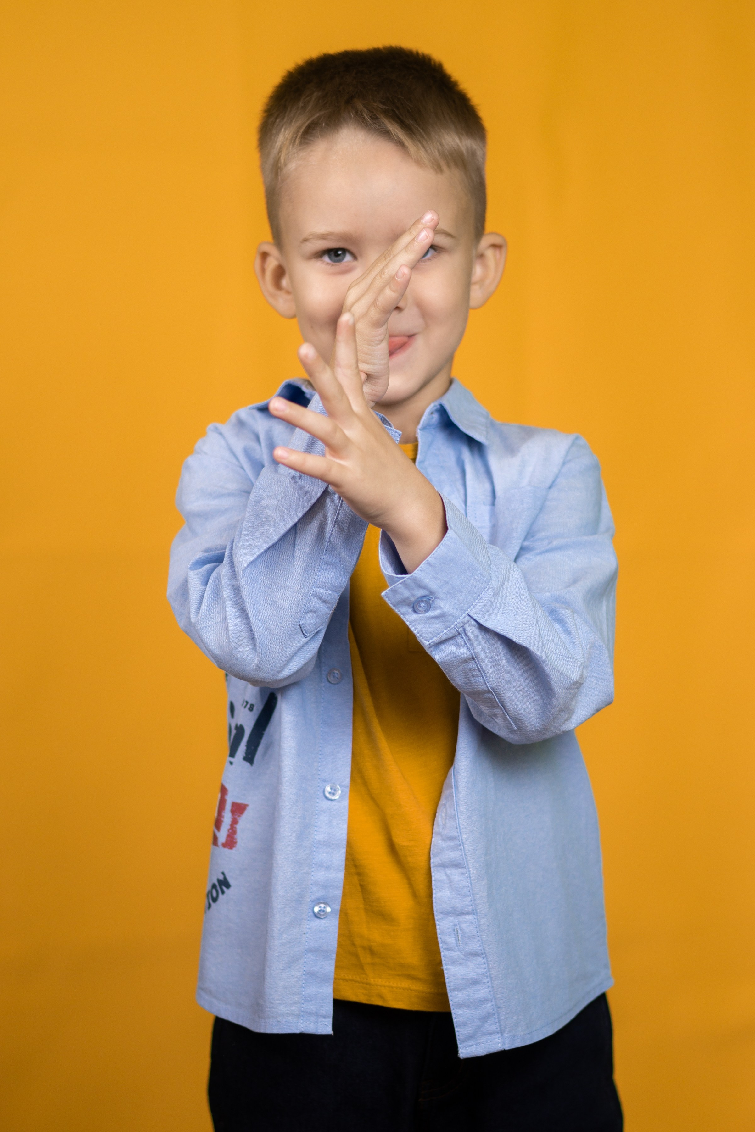 Портреты на желтом фонее. Ольга Плаксина фотограф в Саратове