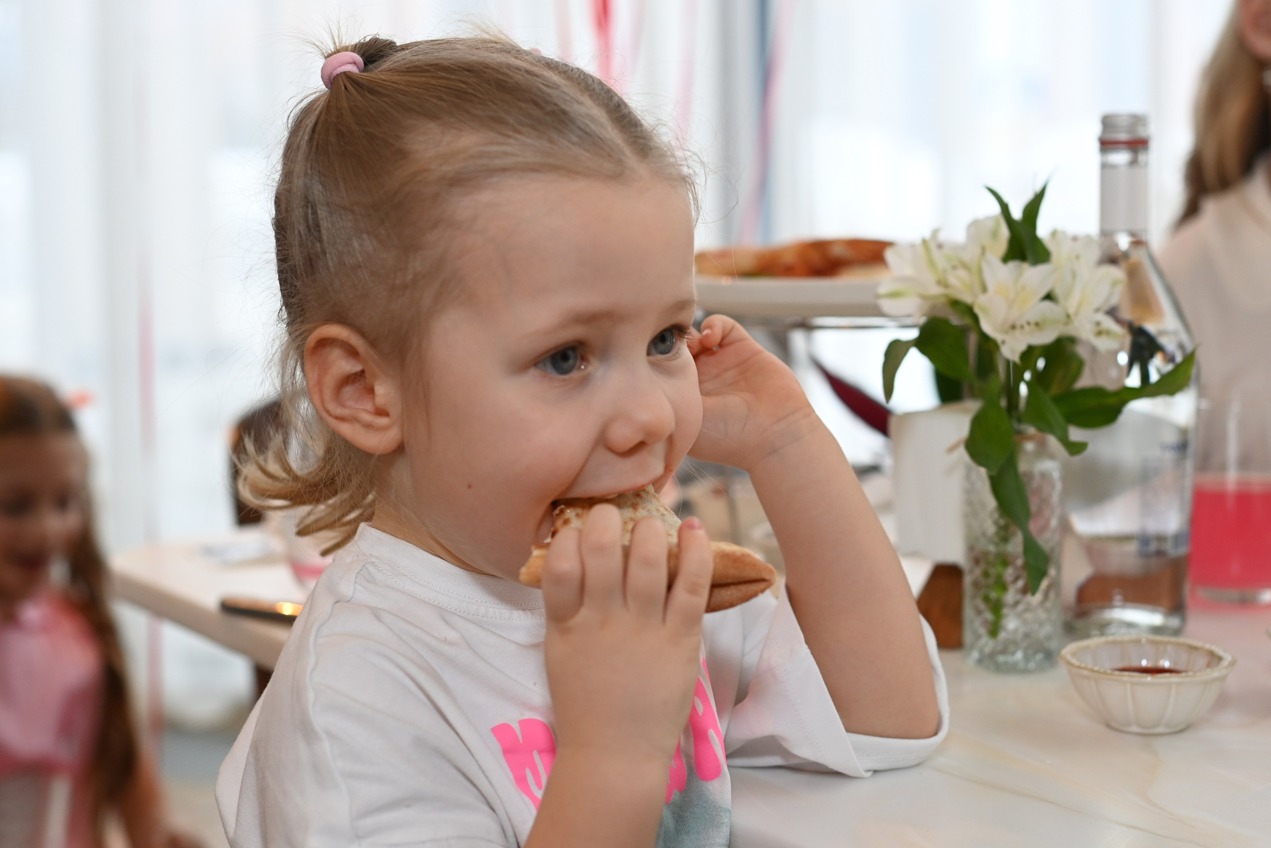 День Рождения Киры в кафе в Лужниках и на улице. Свадебный и семейный фотограф в Москве Ирина Гончарова