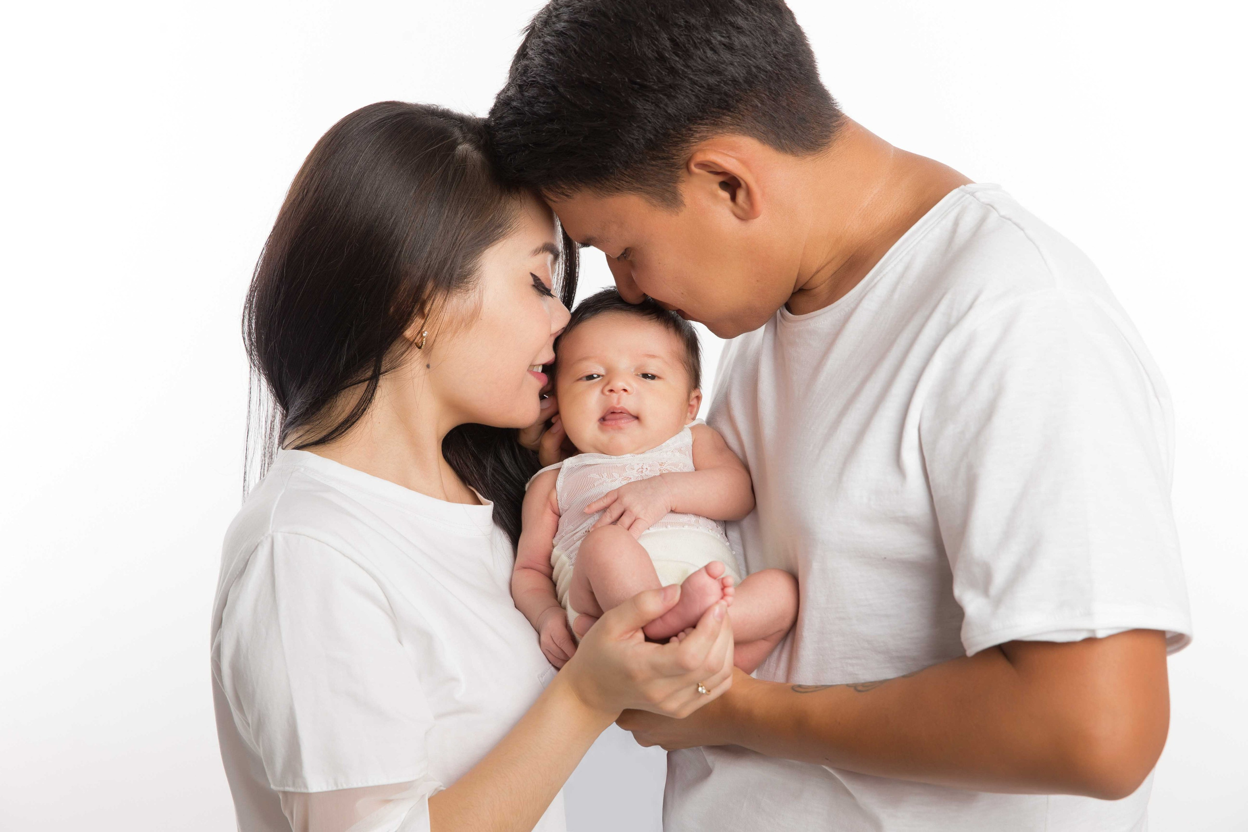 Newborn Алматы, фотосессия новорожденных и младенцев с родителями. Фотостудия Алматы. Семейная и детская фотостудия Family studio.Фотограф Алматы