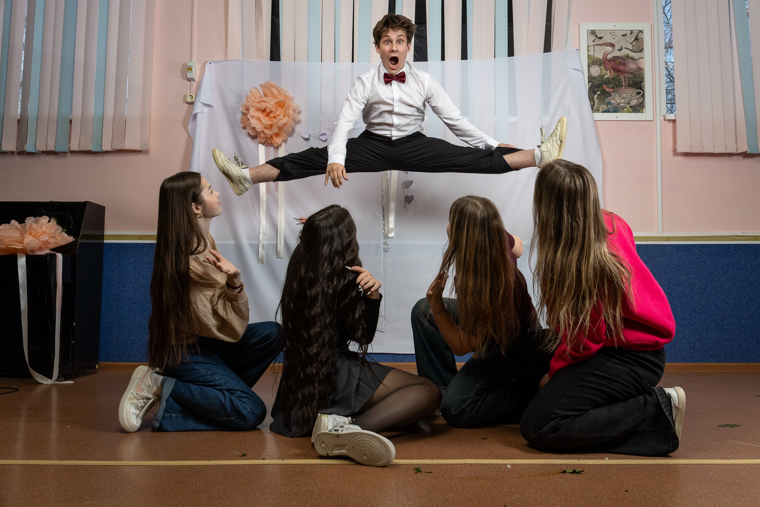 8 марта 2026. Поздравление ребят из 11 класса своих одноклассниц. Главная