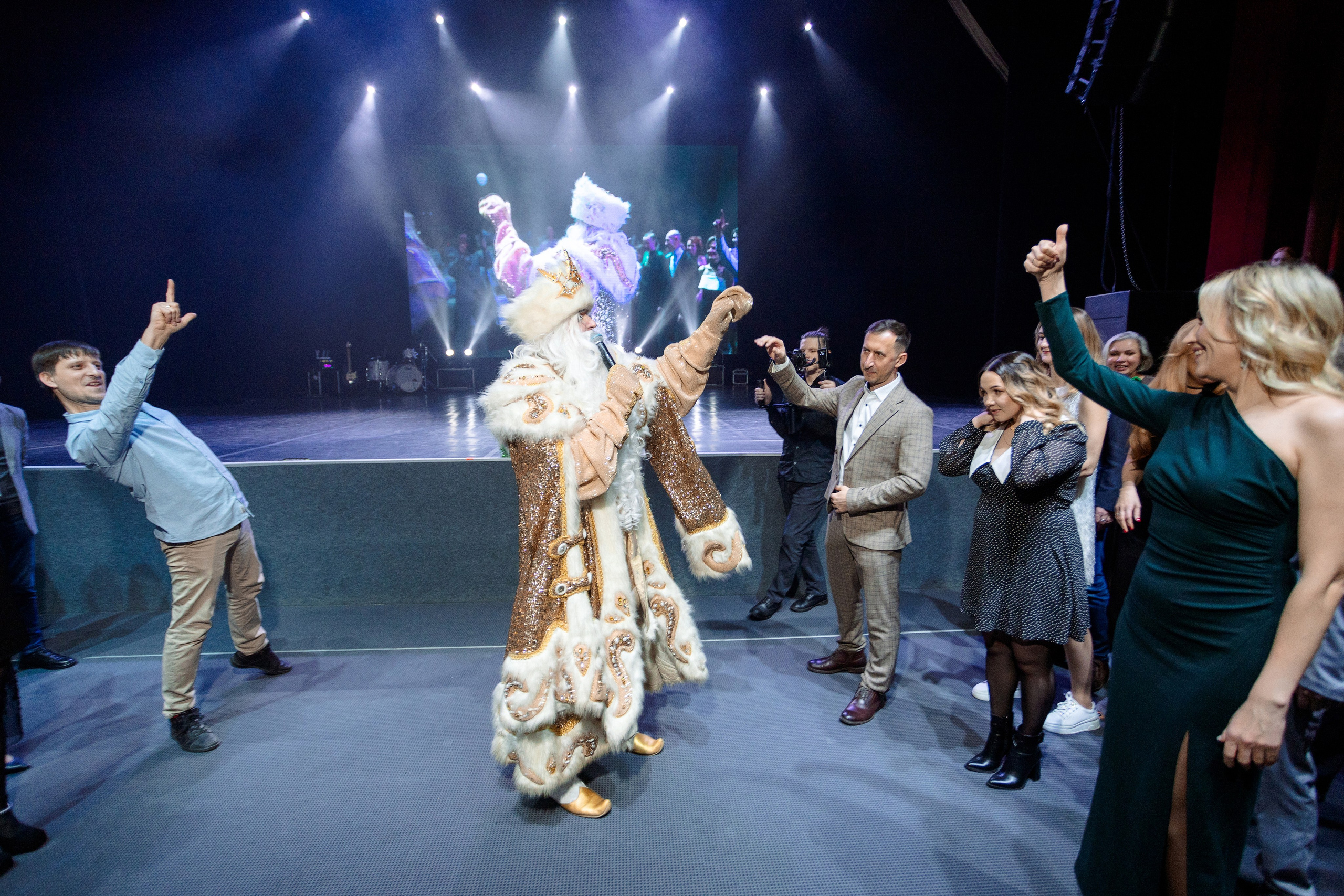 РЕПОРТАЖ: НОВЫЙ ГОД В ДК МЕТАЛЛУРГ. Профессиональный фотограф в Ижевске Леша Петров