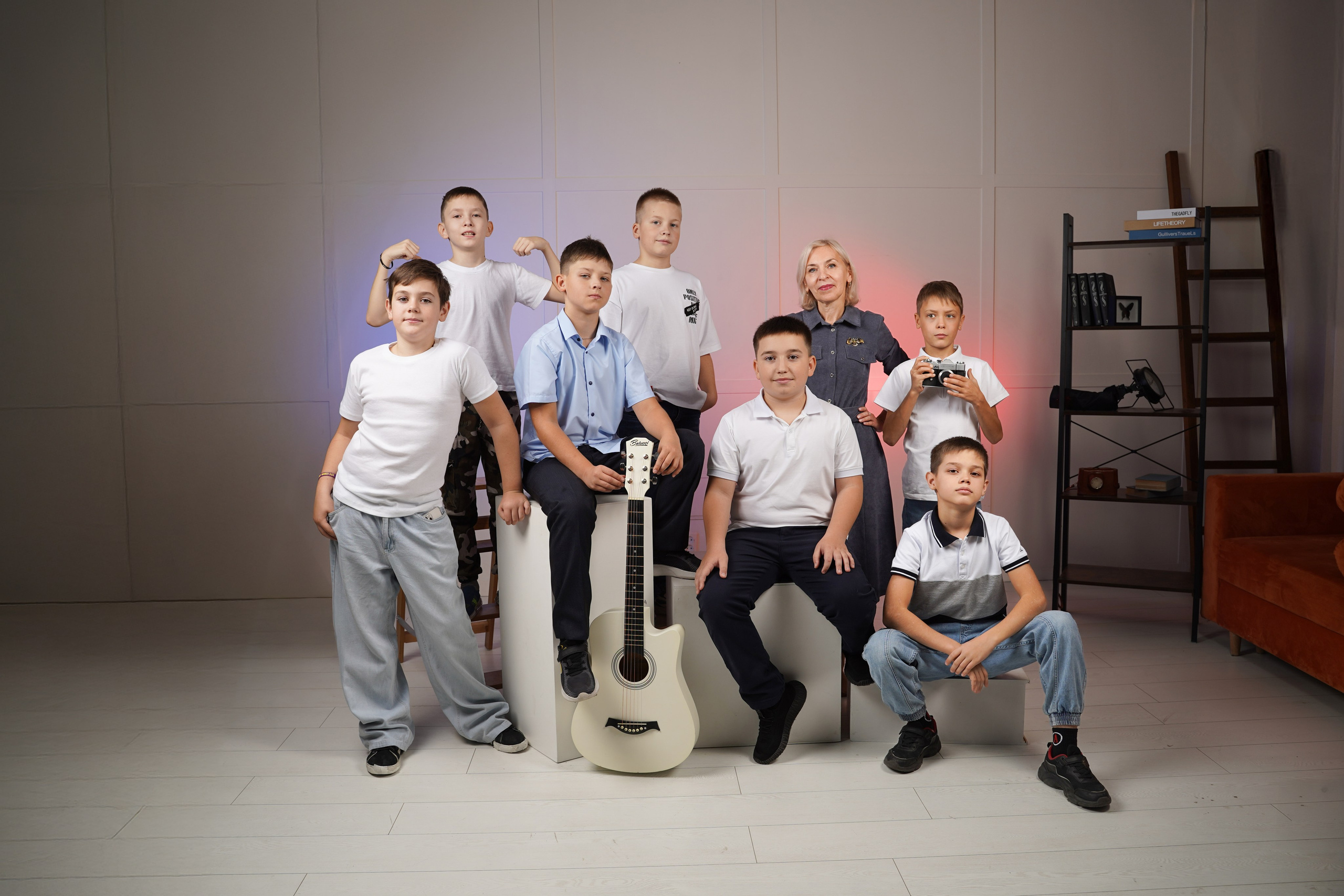 Выпускные альбомы для младших классов в Красноярске от AlbomKras 📚👶. AlbomKras -выпускные альбомы Красноярска с авторским дизайном и качественной фотосъемкой! ⭐⭐⭐⭐⭐ 5.0