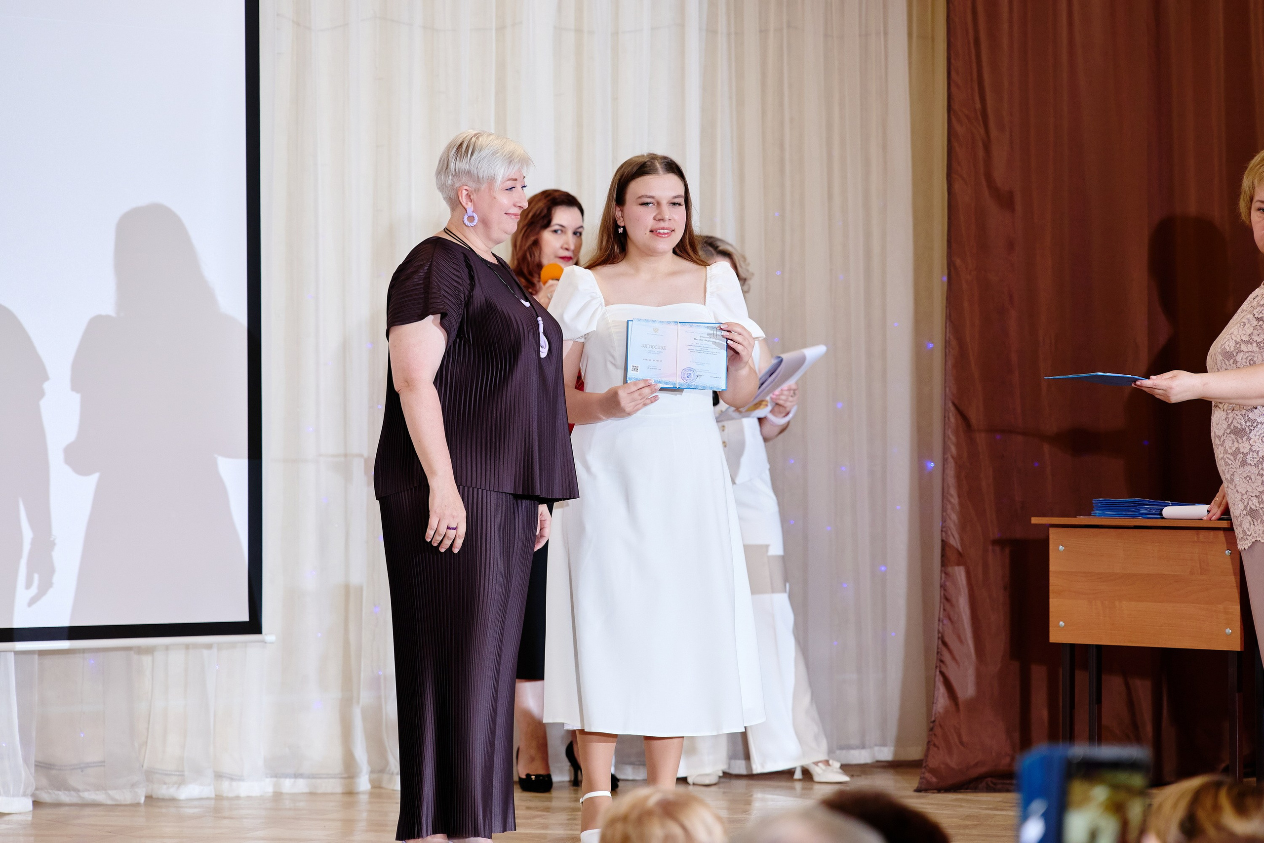 Выпускной 35 Сош. Фотограф Выпускные альбомы Таганрог Сергей Коробченко