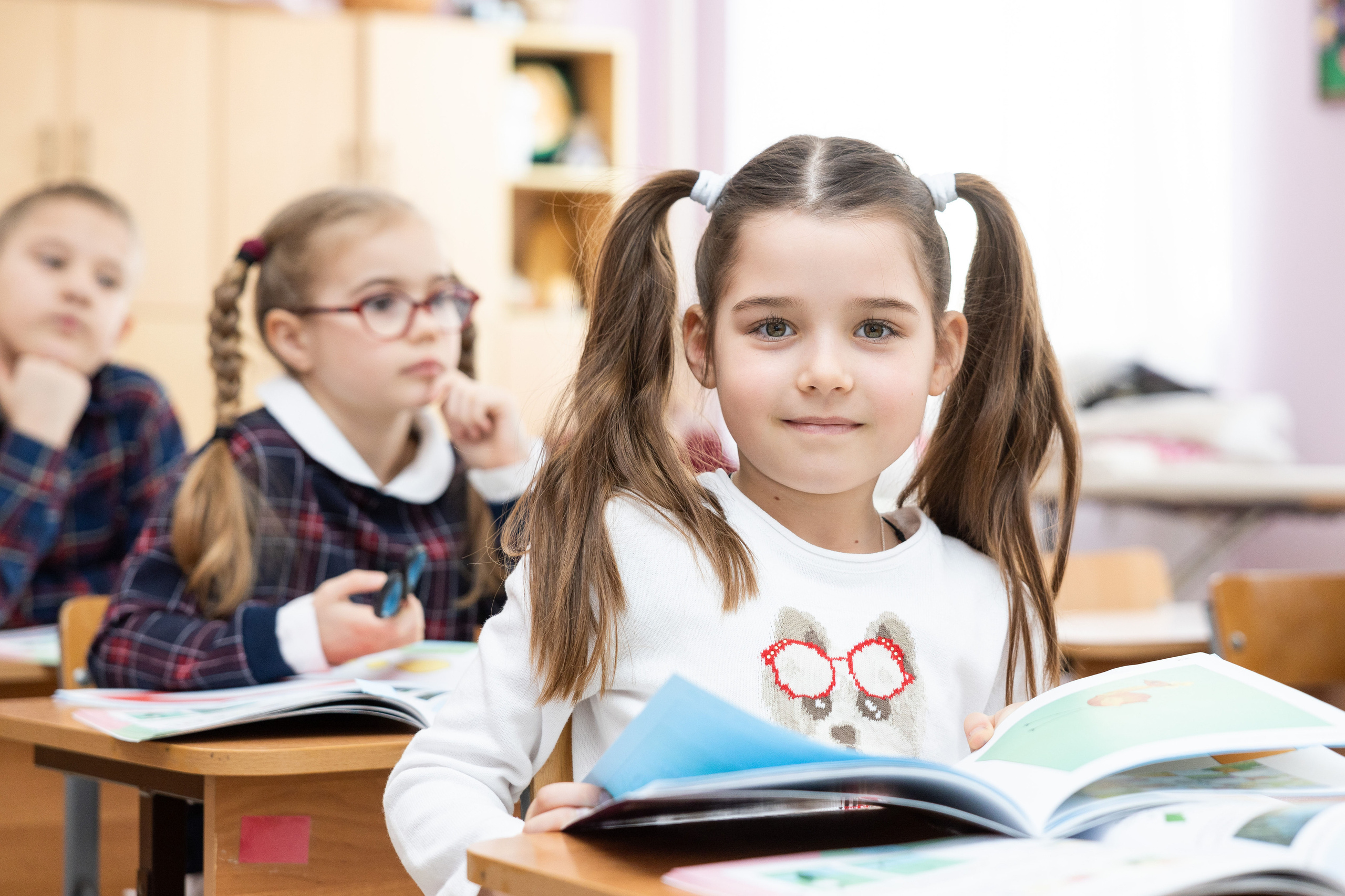 1-й класс в школе, Камила. Выпускные фотоальбомы в Коломне. Валерий и Светлана Щавелевы