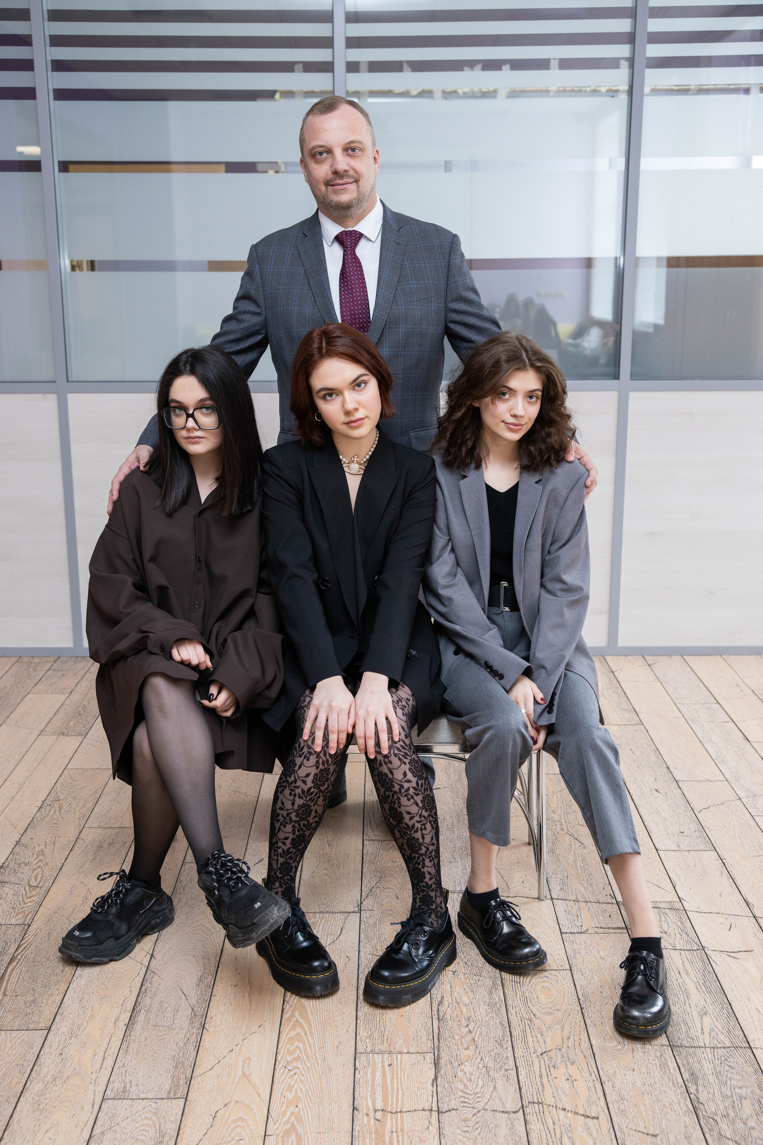 Три школьницы с учителем русского языка.