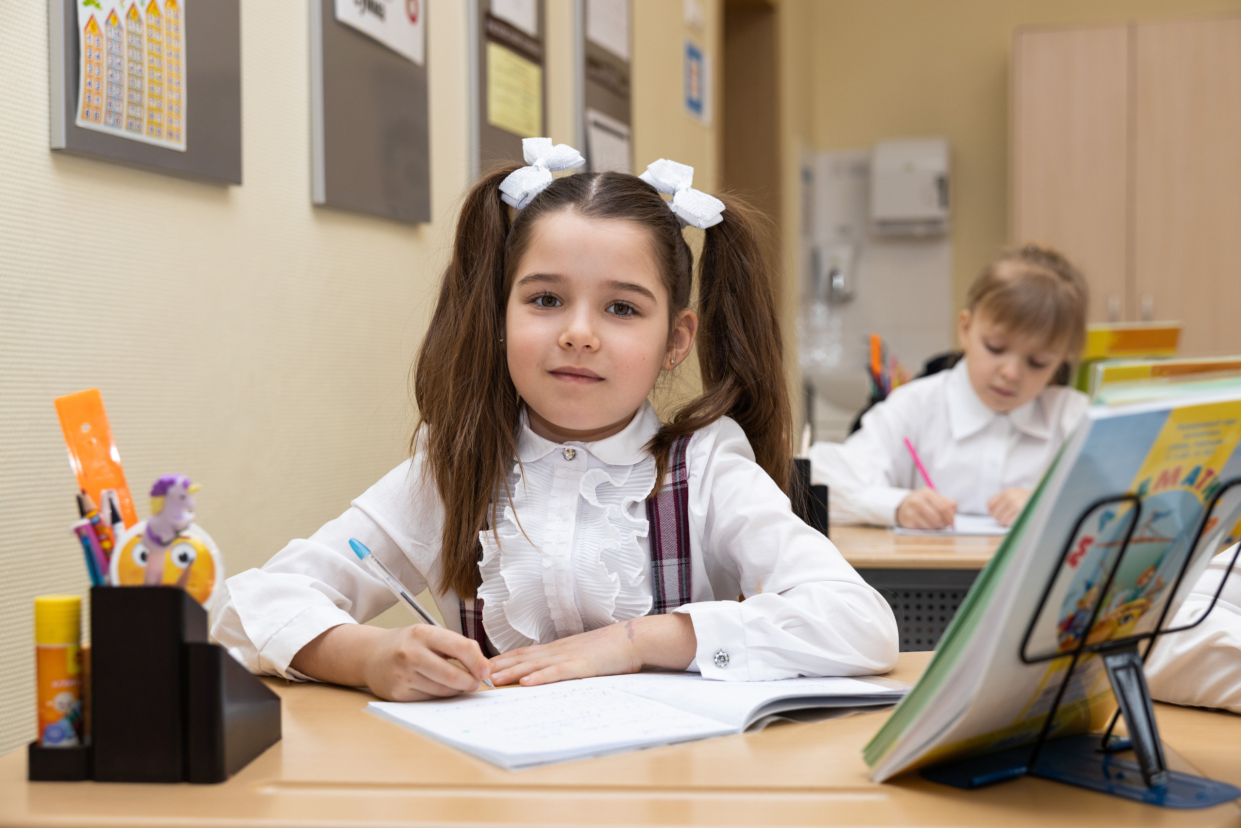 1-й класс в школе, Камила. Выпускные фотоальбомы в Коломне. Валерий и Светлана Щавелевы