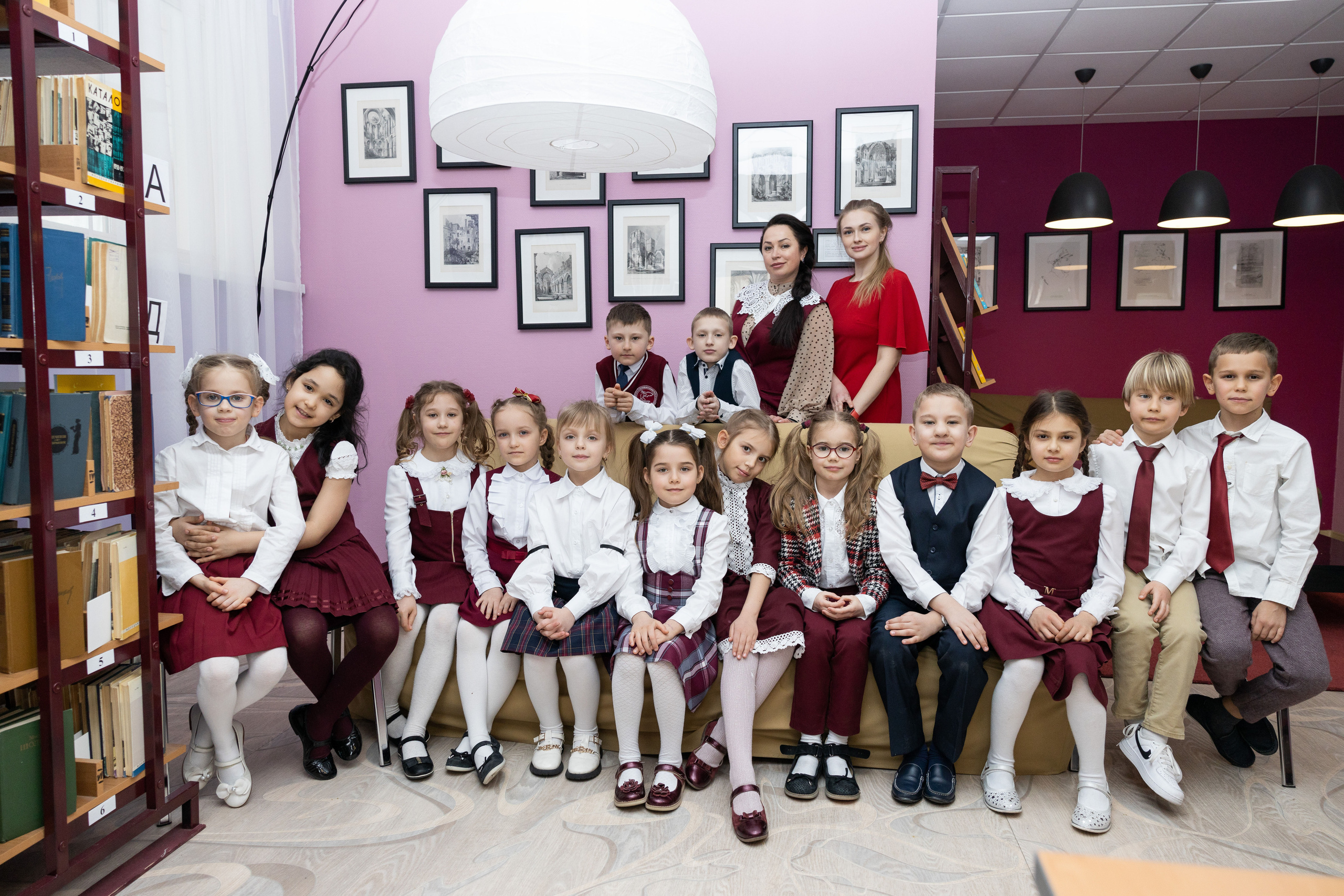 1-й класс в школе, Камила. Выпускные фотоальбомы в Коломне. Валерий и Светлана Щавелевы